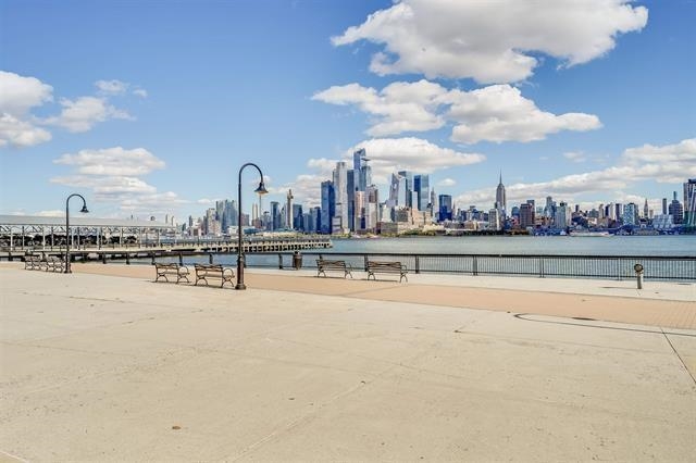 1100 MAXWELL LANE Unit: 624