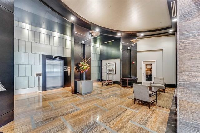 1100 MAXWELL LANE Unit: 624