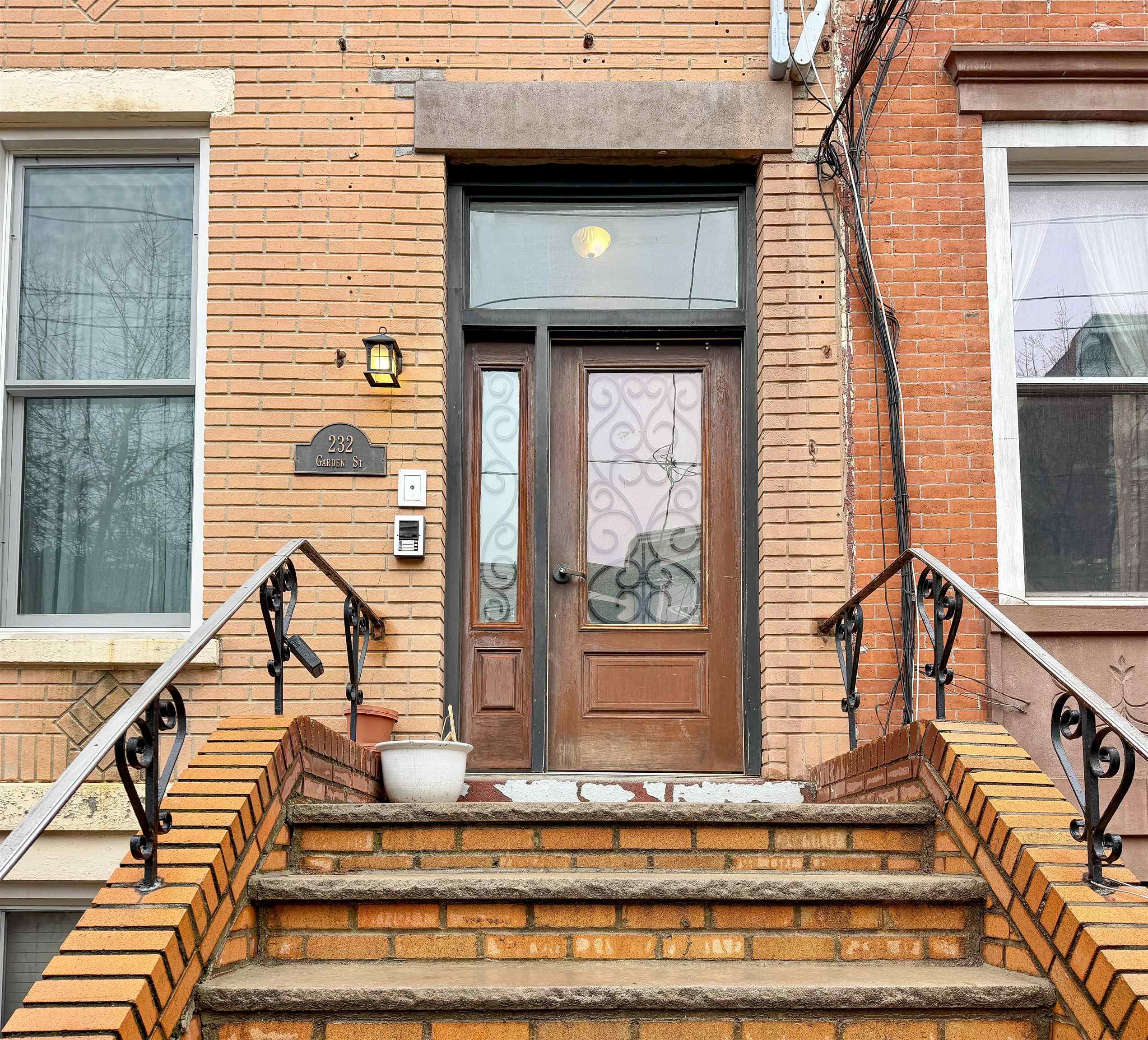 232 GARDEN ST Unit: 2