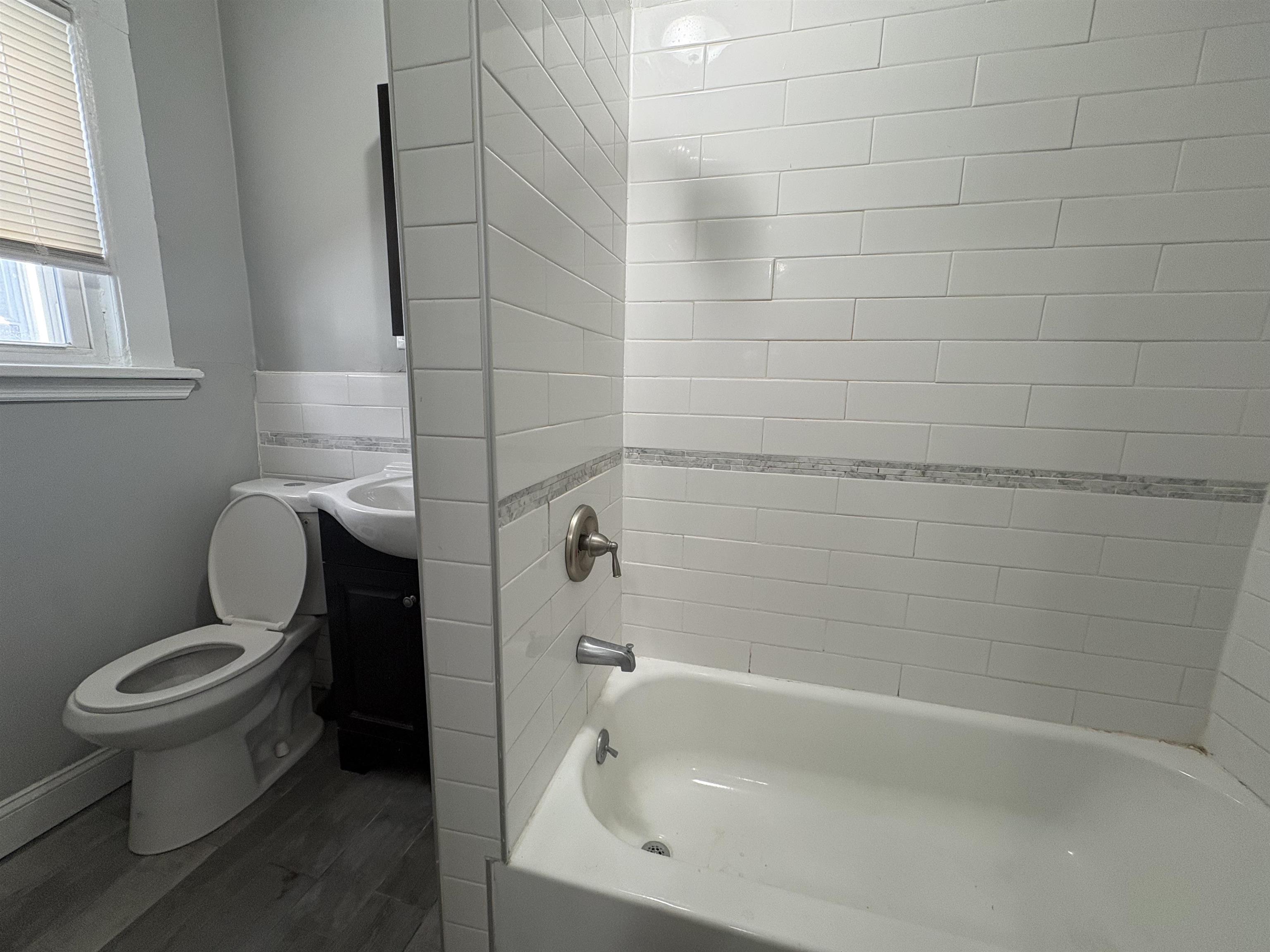 762 FOREST ST Unit: 1