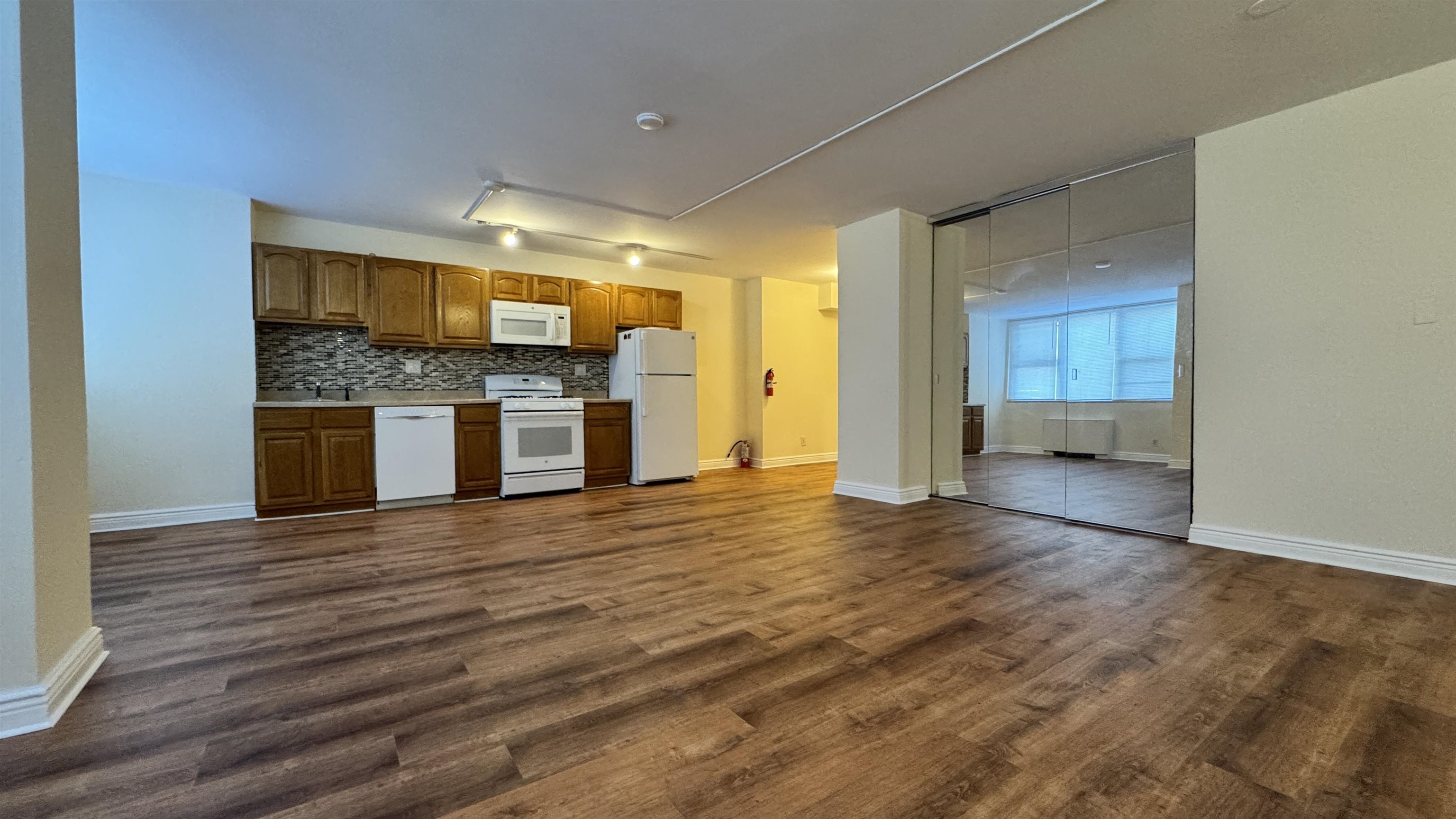 6040 BLVD EAST Unit: L2