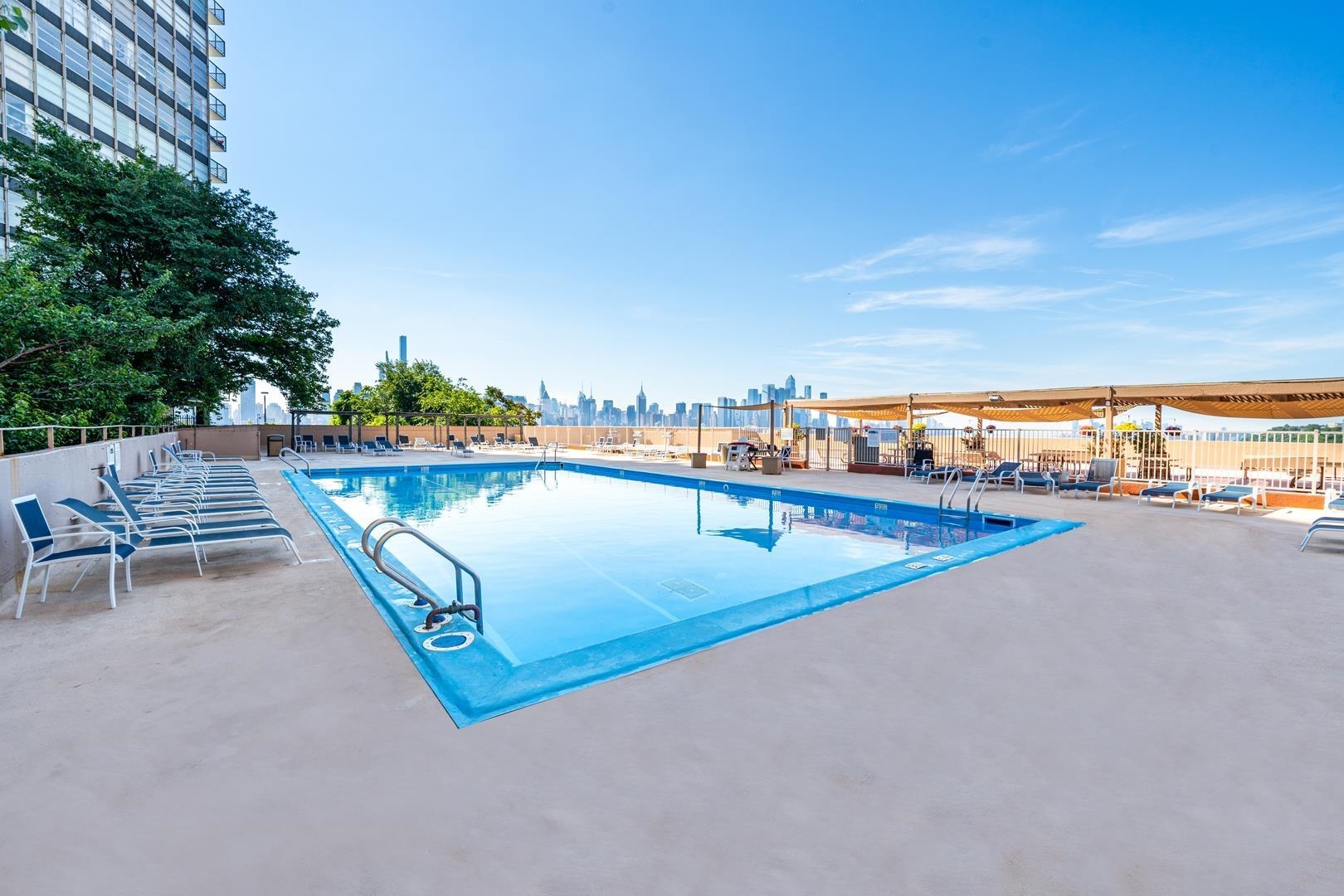 6040 BLVD EAST Unit: L2