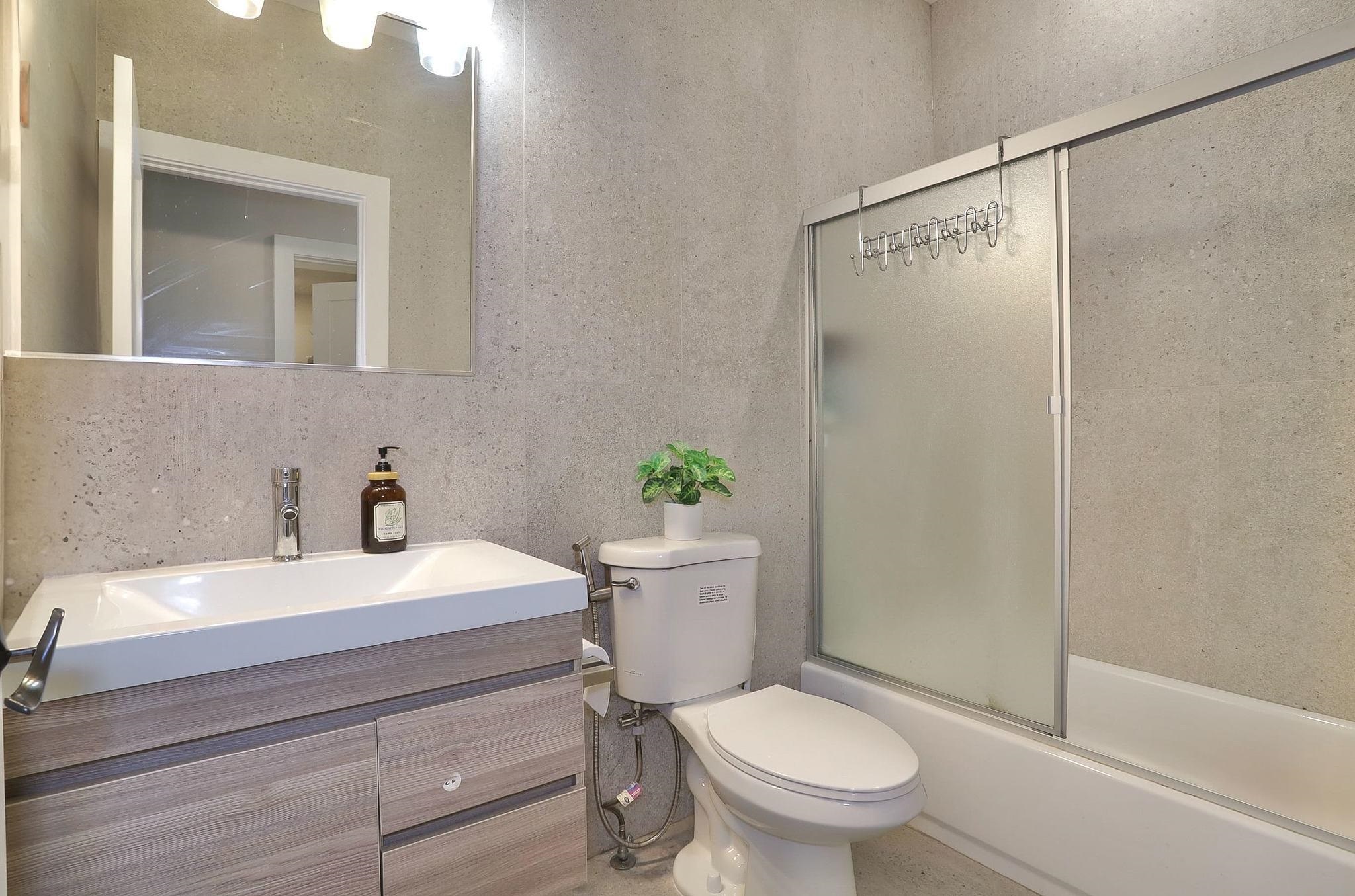 26 GRACE ST Unit: 2