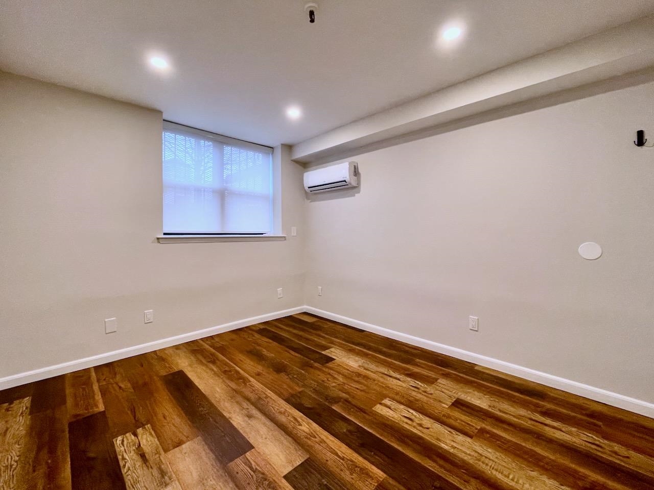 43-49 VAN WAGENEN AVE Unit: 1
