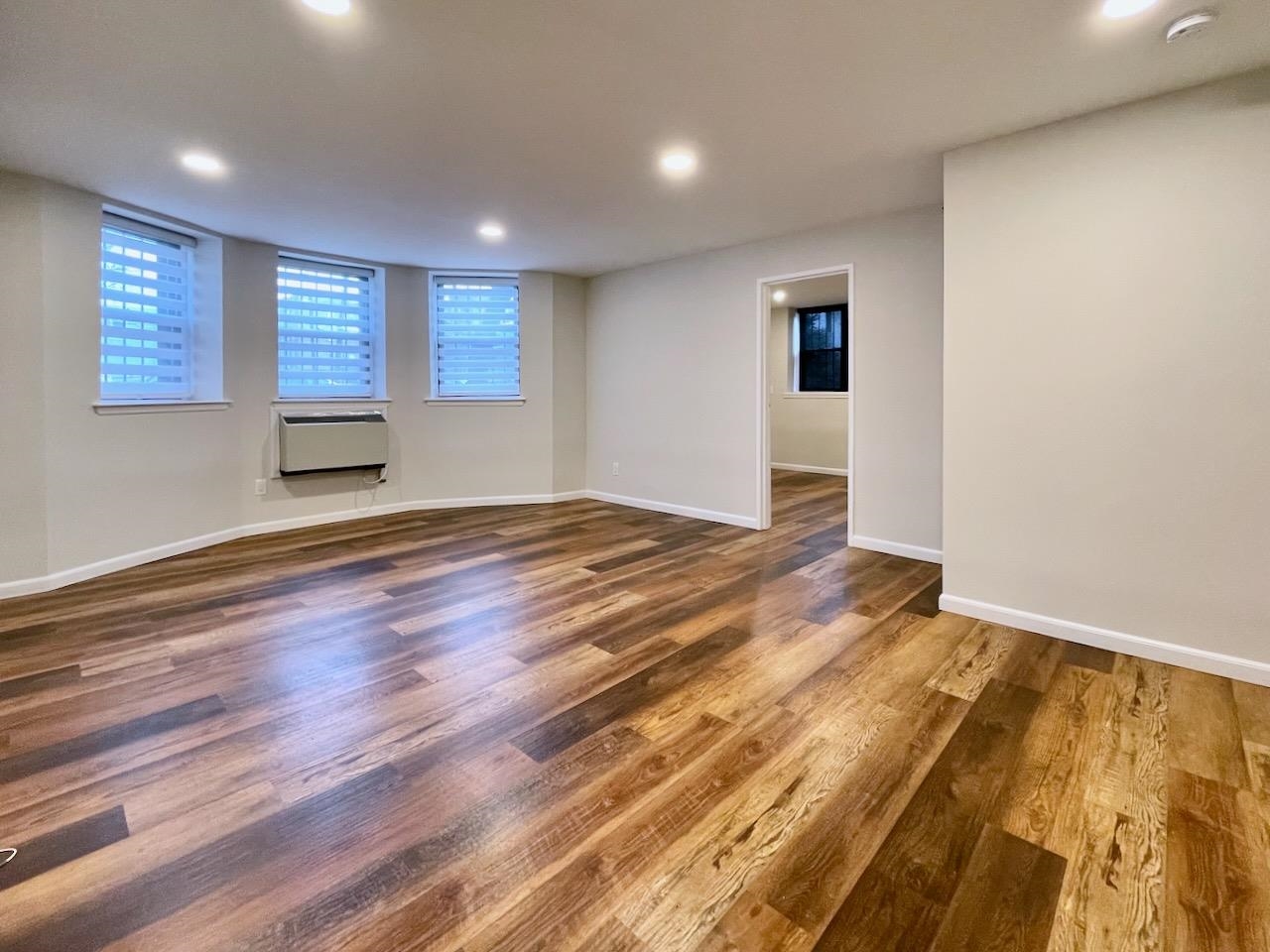 43-49 VAN WAGENEN AVE Unit: 1