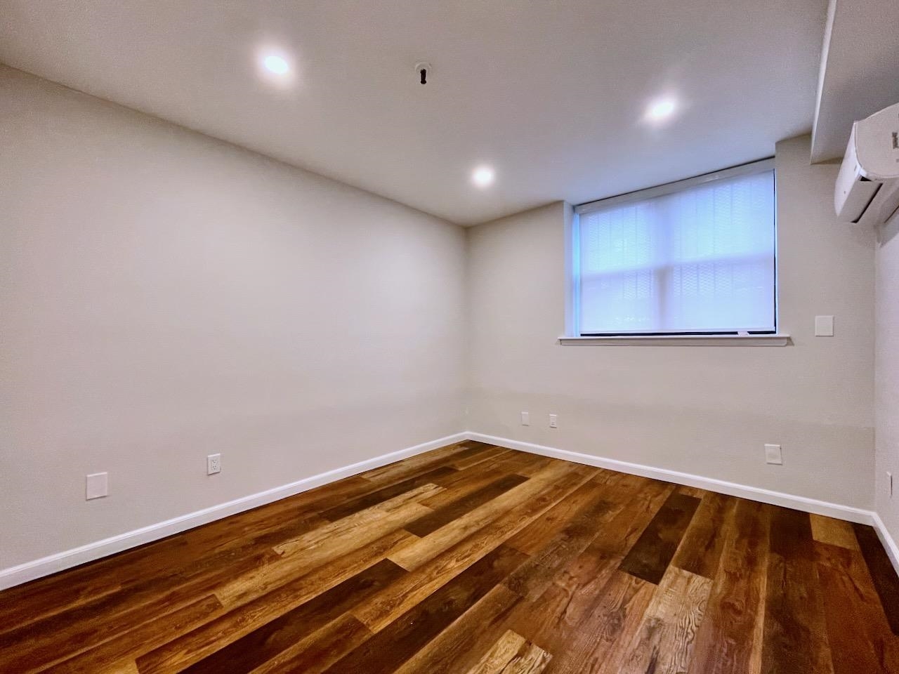 43-49 VAN WAGENEN AVE Unit: 1