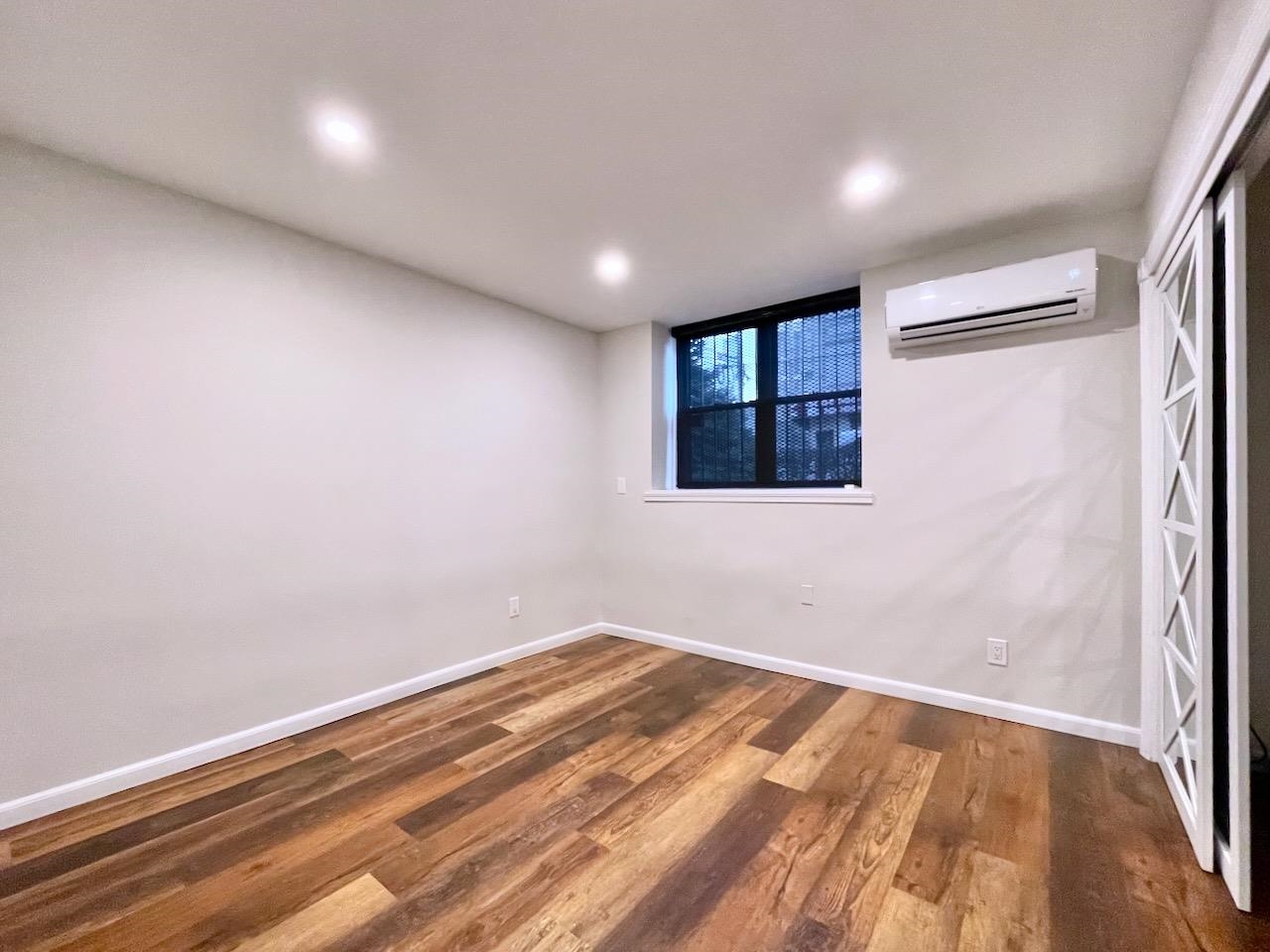 43-49 VAN WAGENEN AVE Unit: 1