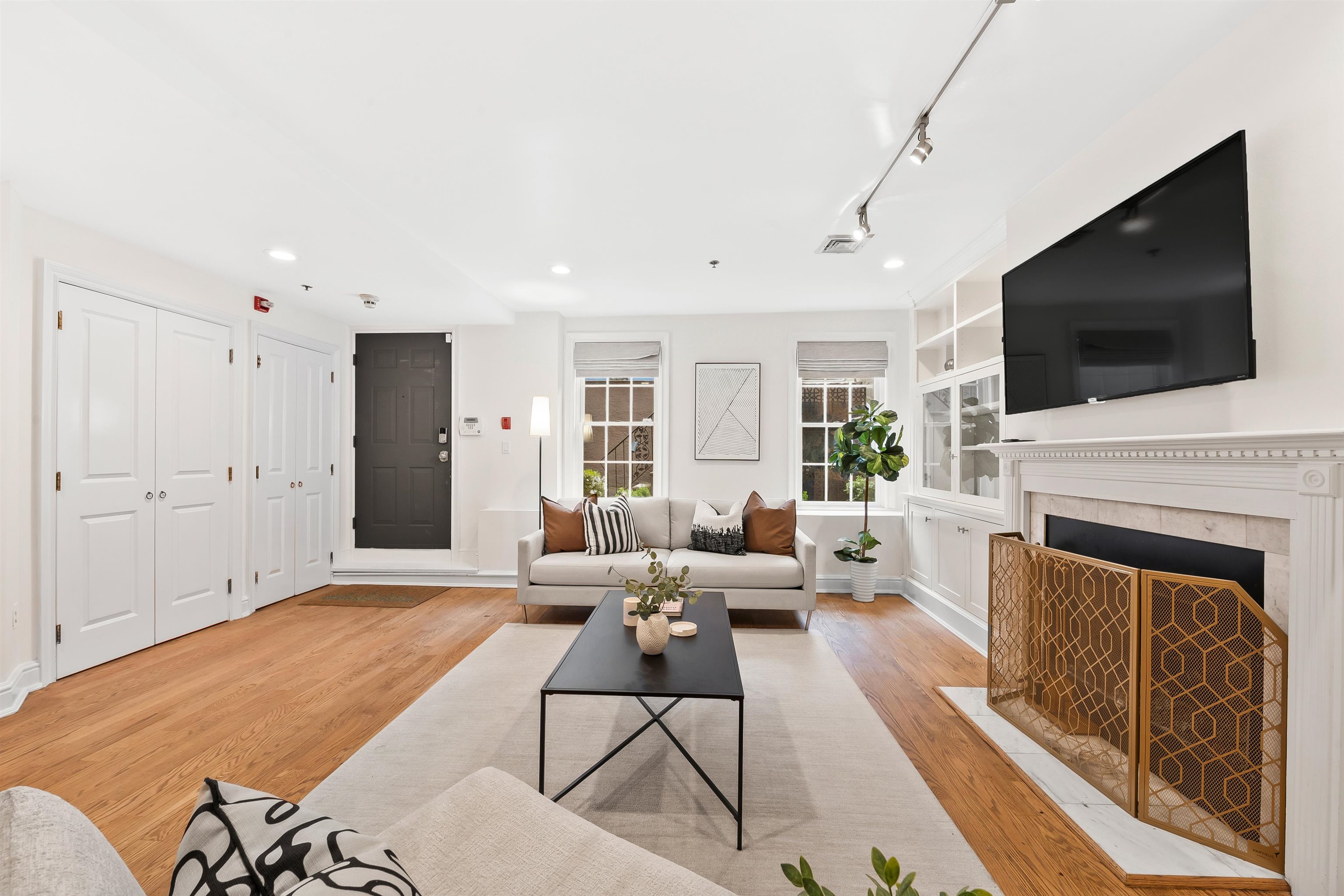 132 BLOOMFIELD ST Unit: 1