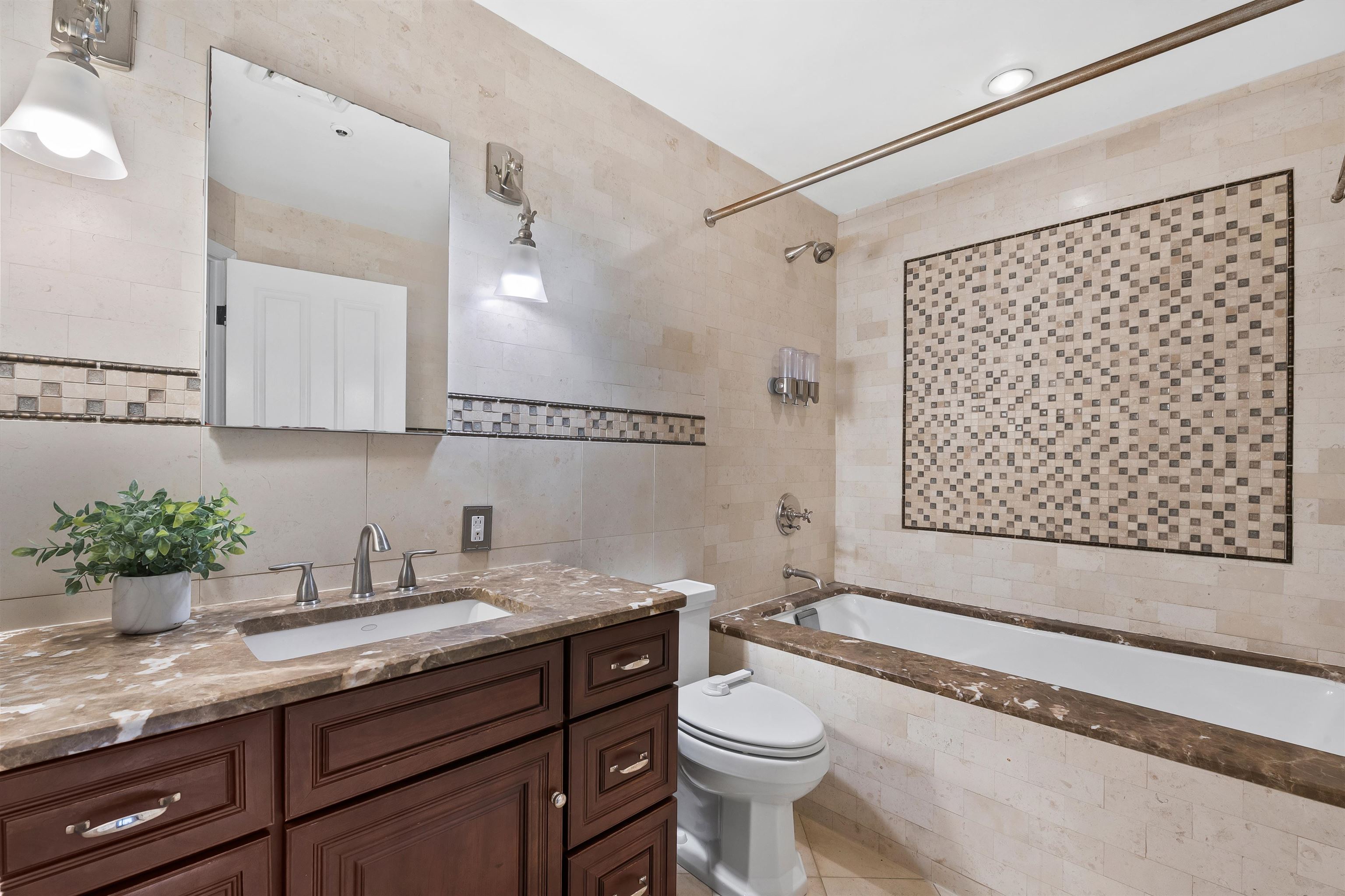 132 BLOOMFIELD ST Unit: 1