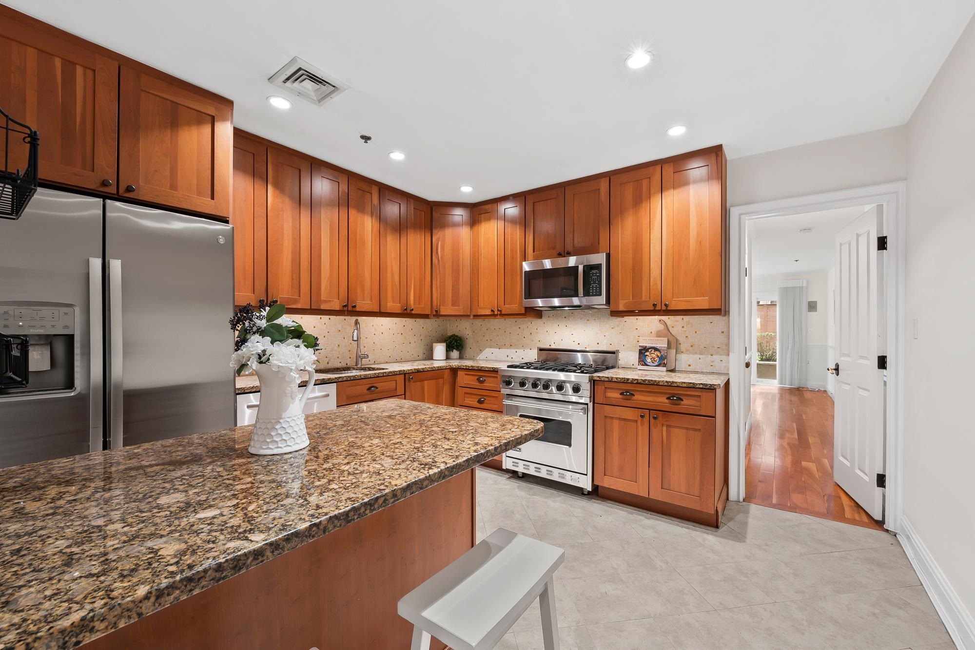 132 BLOOMFIELD ST Unit: 1