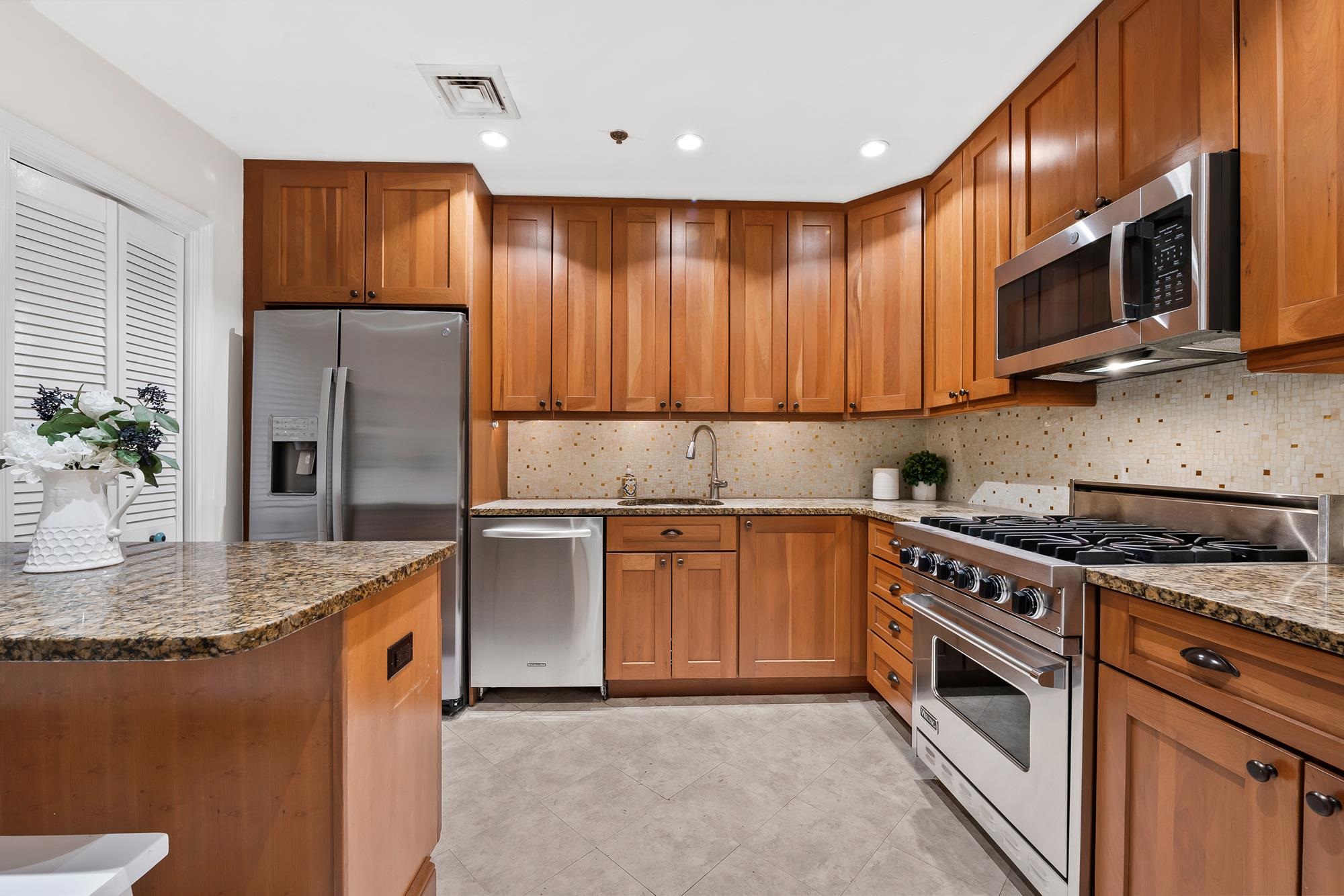 132 BLOOMFIELD ST Unit: 1