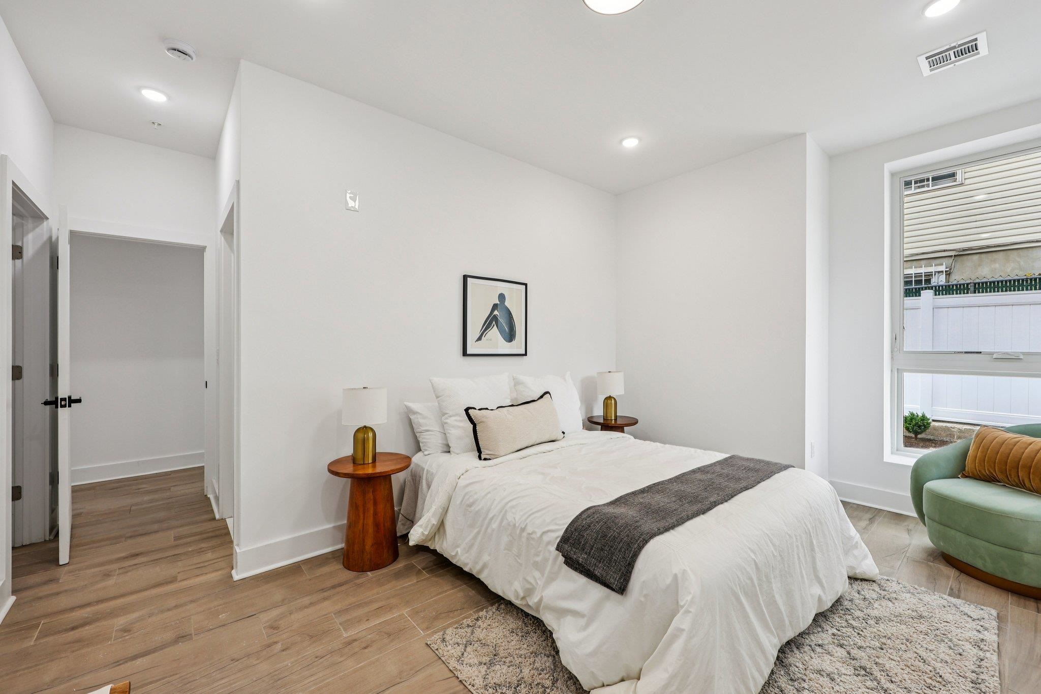 1003 SUMMIT AVE Unit: 1