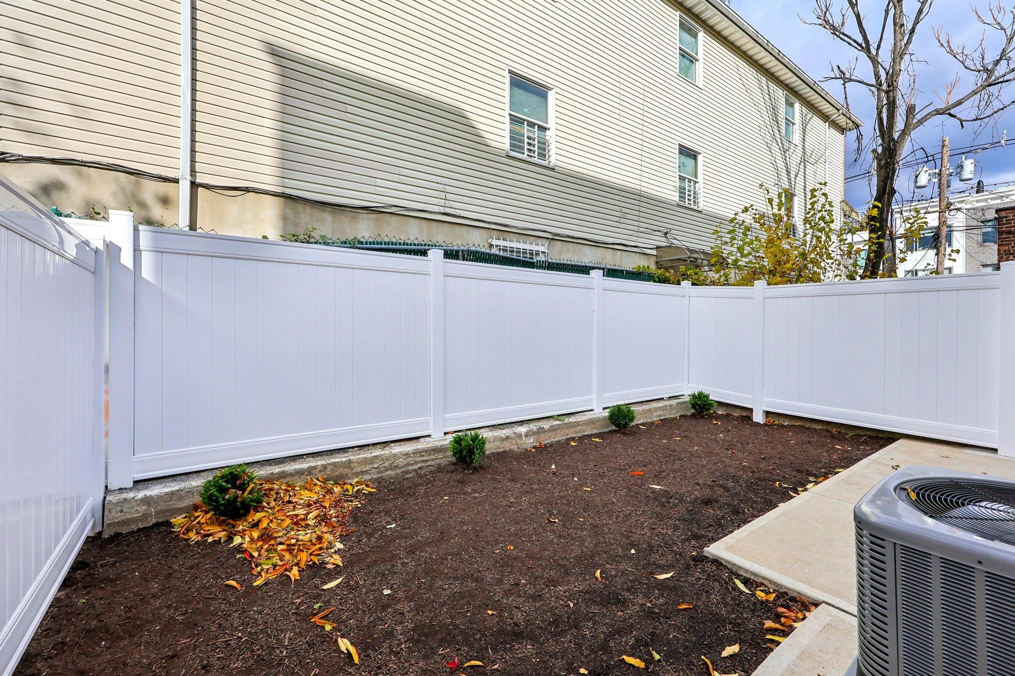 1003 SUMMIT AVE Unit: 1