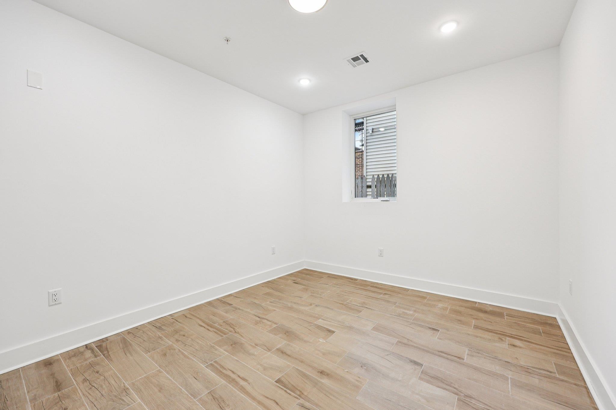 1003 SUMMIT AVE Unit: 1