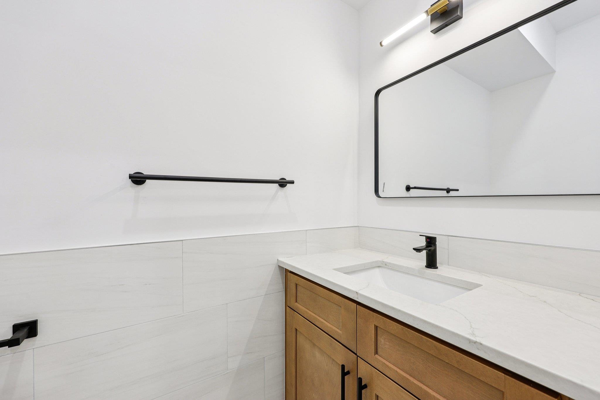 1003 SUMMIT AVE Unit: 1