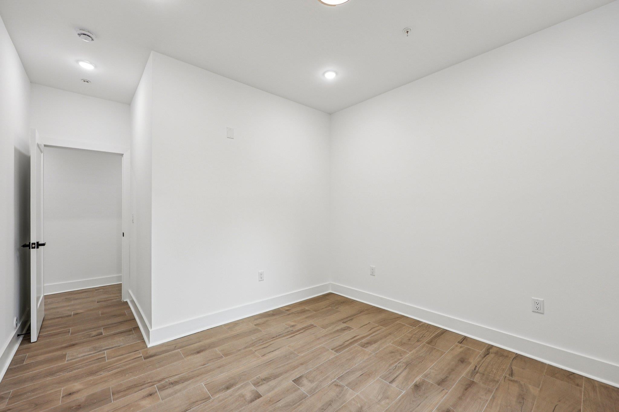 1003 SUMMIT AVE Unit: 1