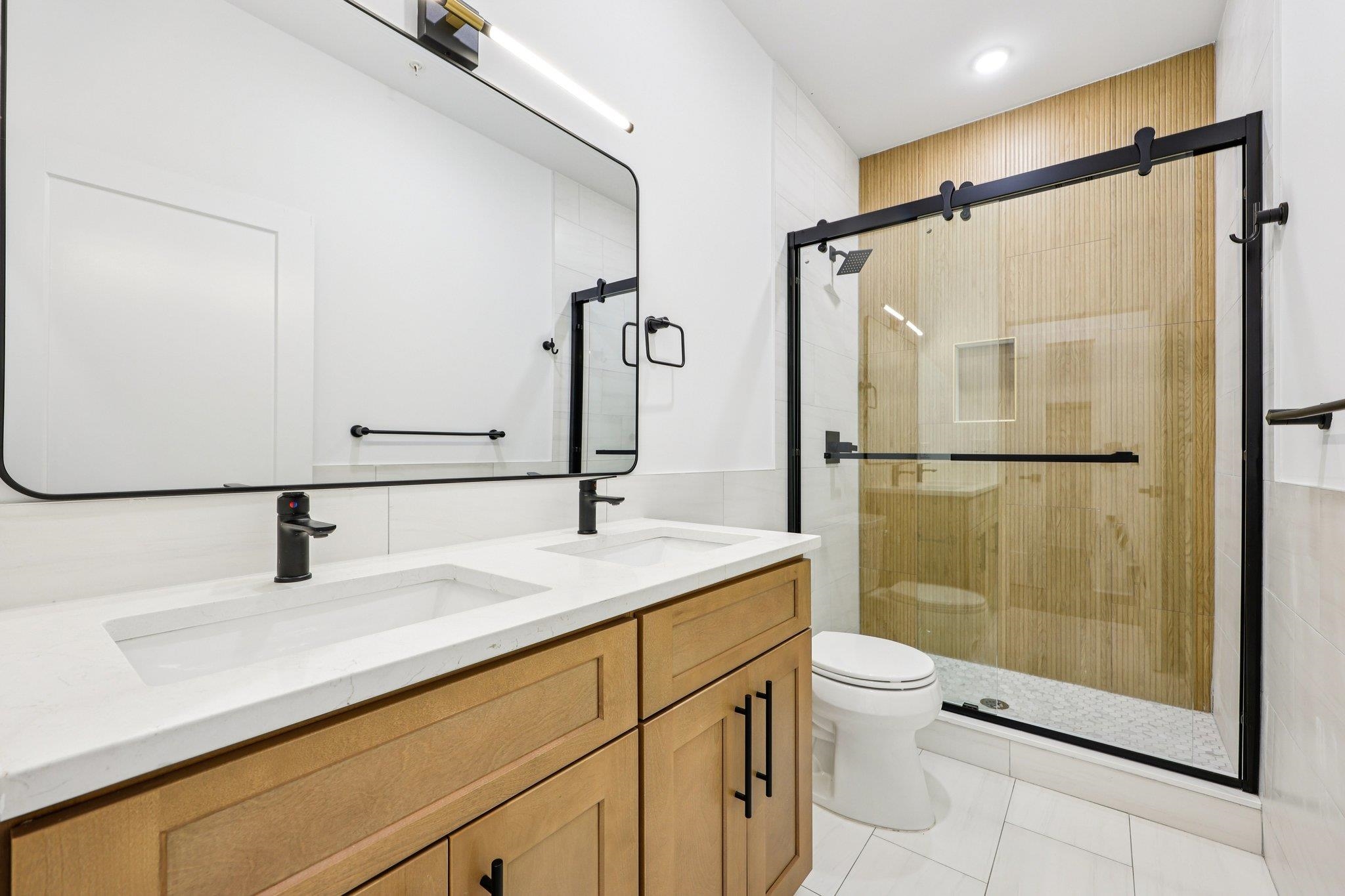 1003 SUMMIT AVE Unit: 1