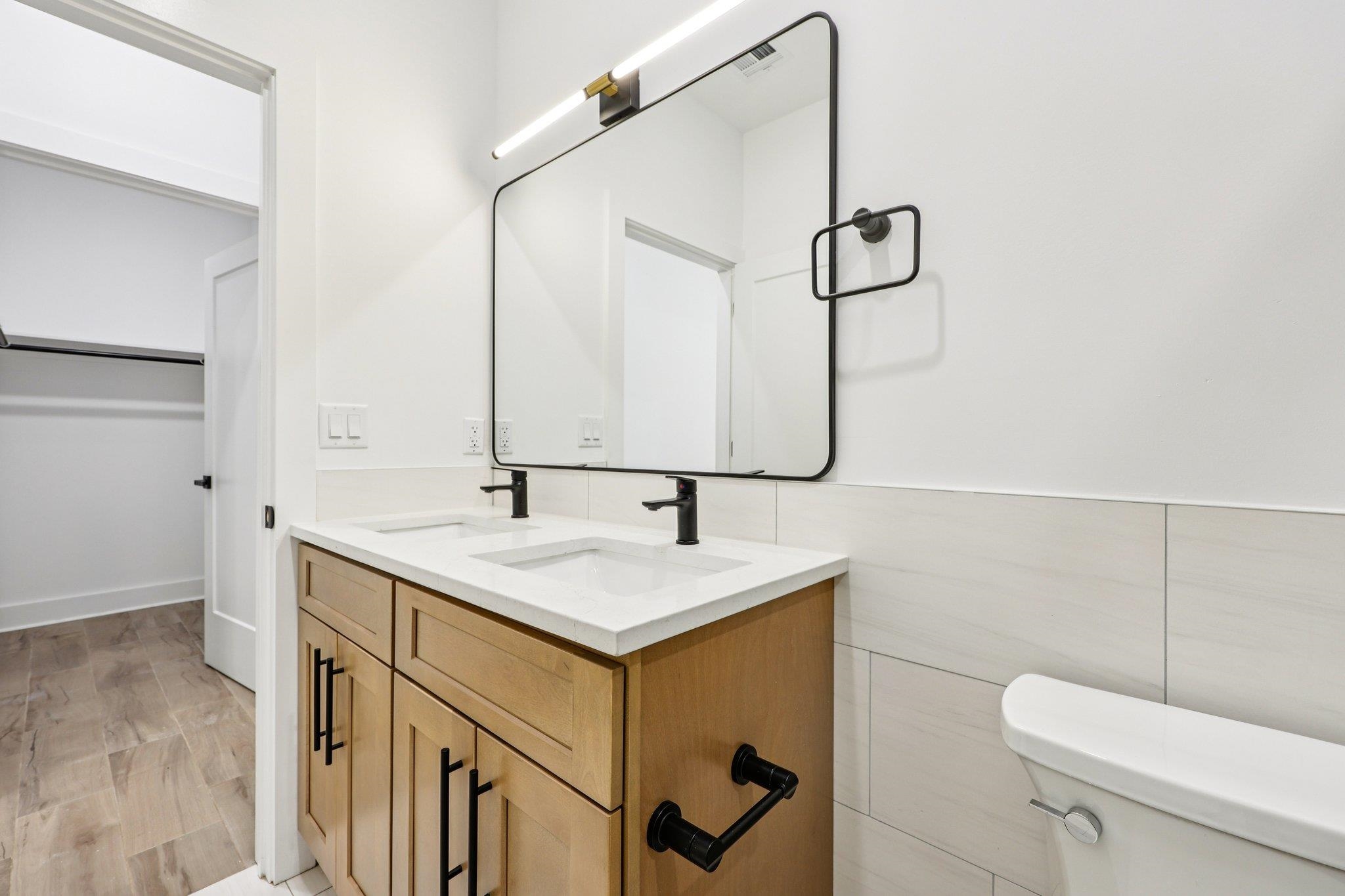 1003 SUMMIT AVE Unit: 1