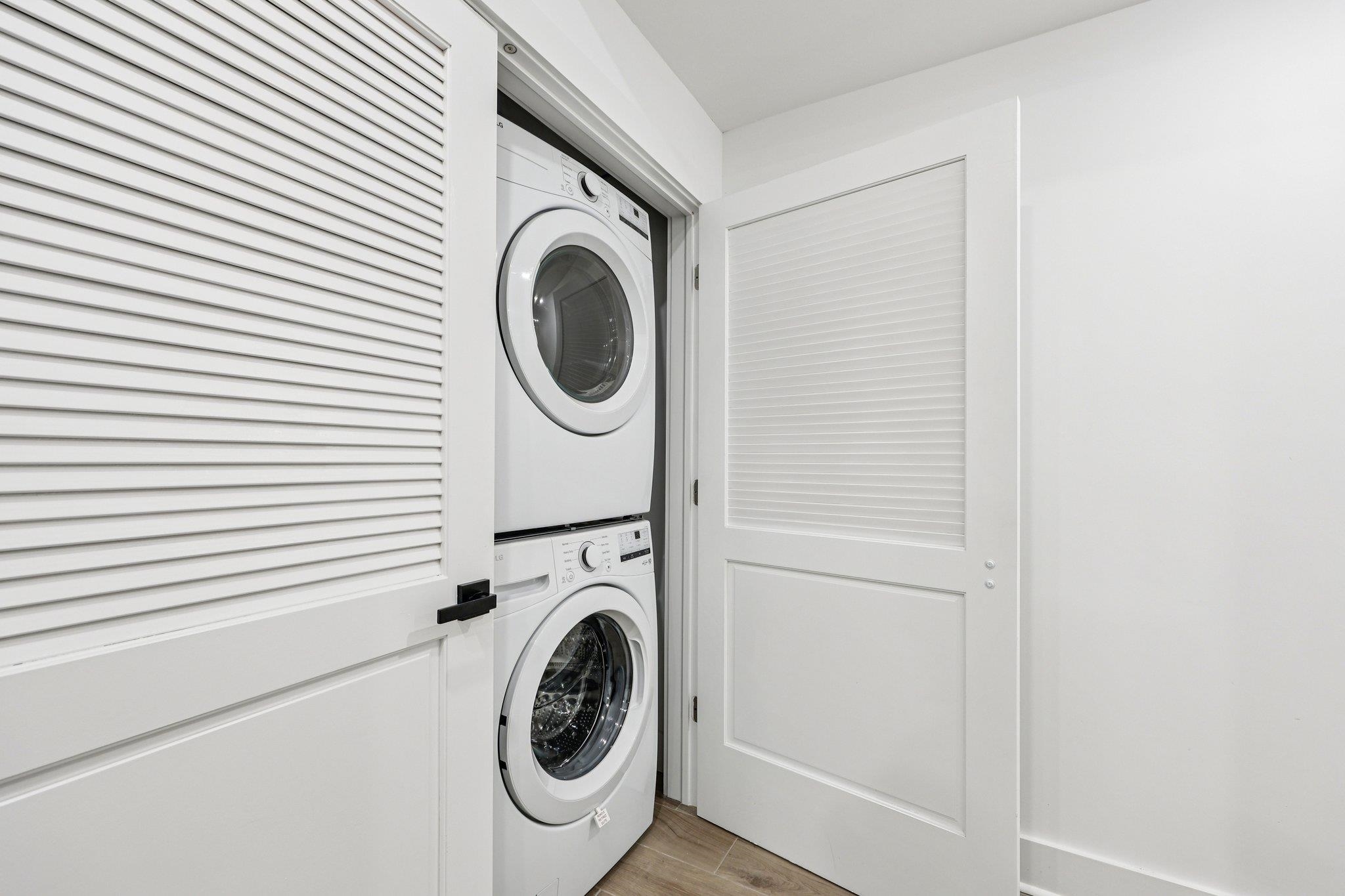 1003 SUMMIT AVE Unit: 1