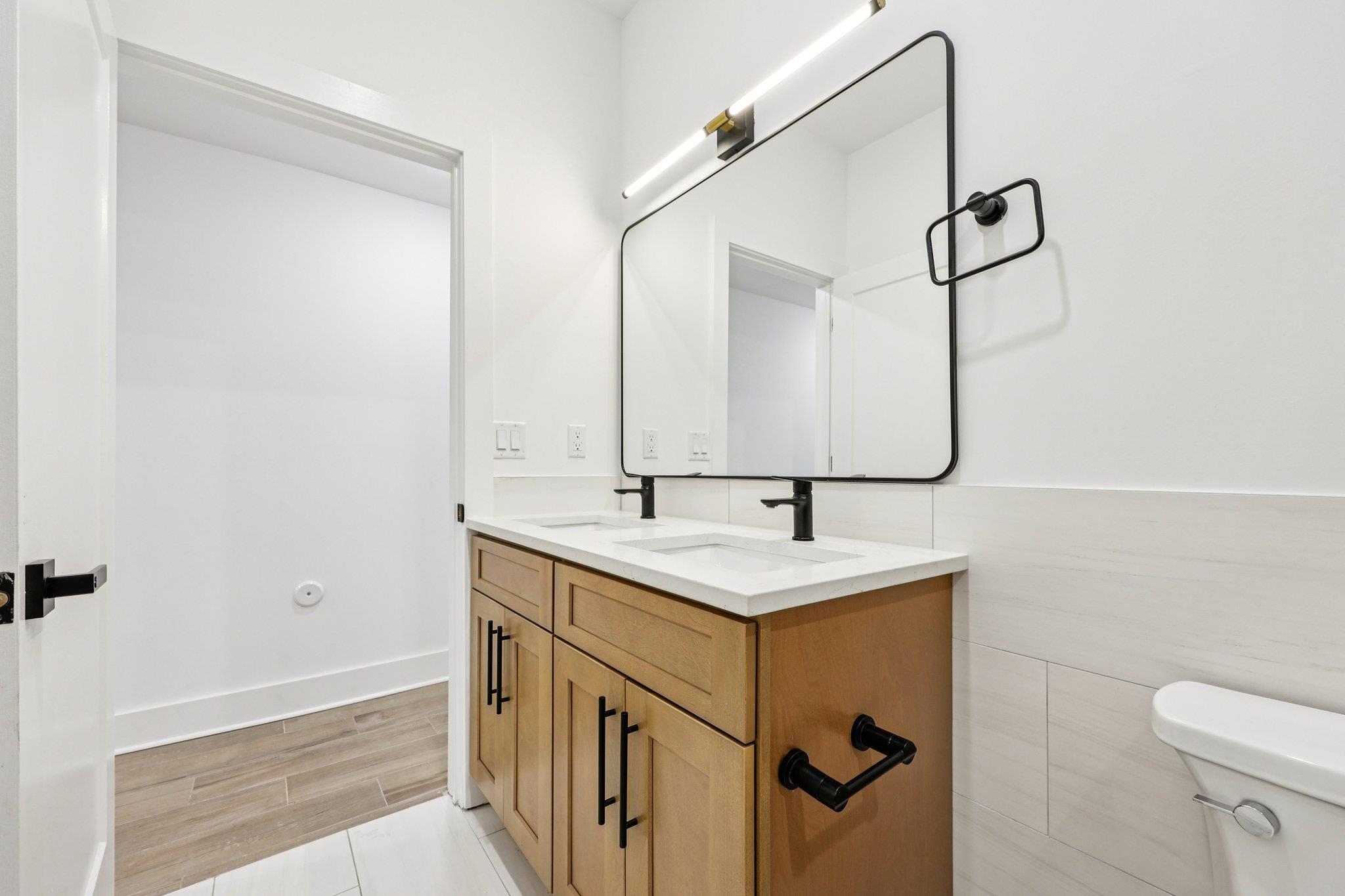 1003 SUMMIT AVE Unit: 1