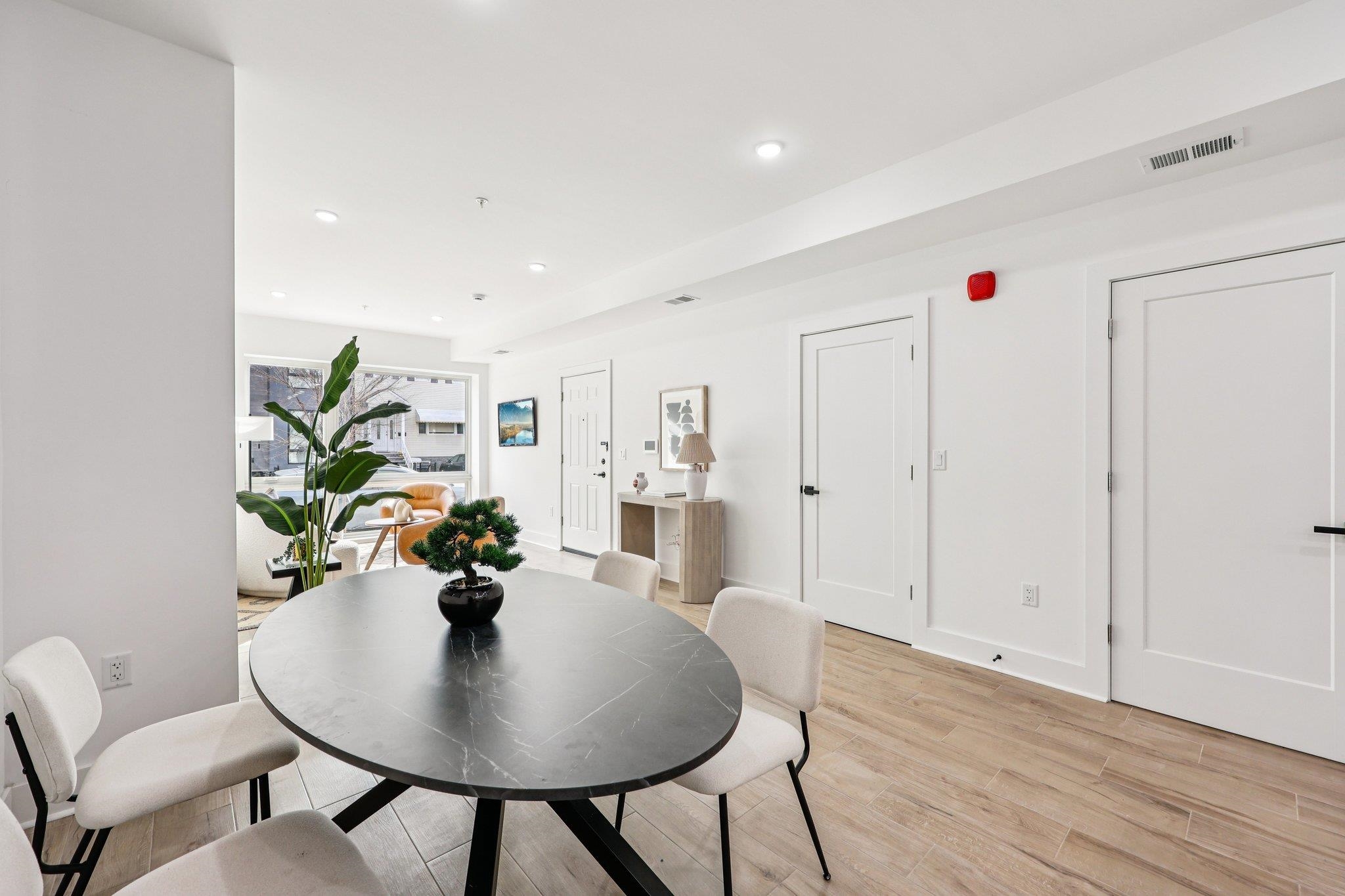 1003 SUMMIT AVE Unit: 1