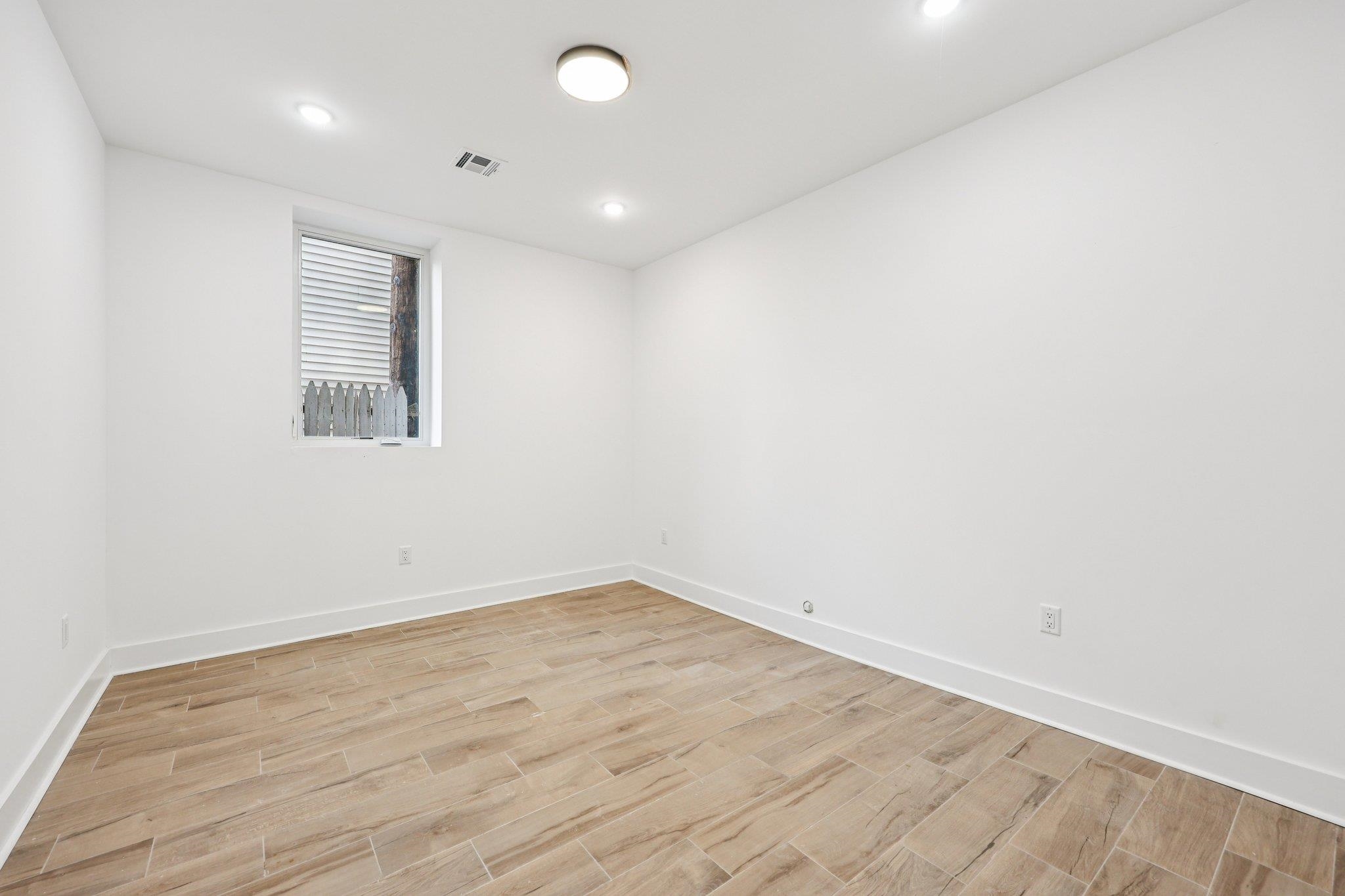 1003 SUMMIT AVE Unit: 1