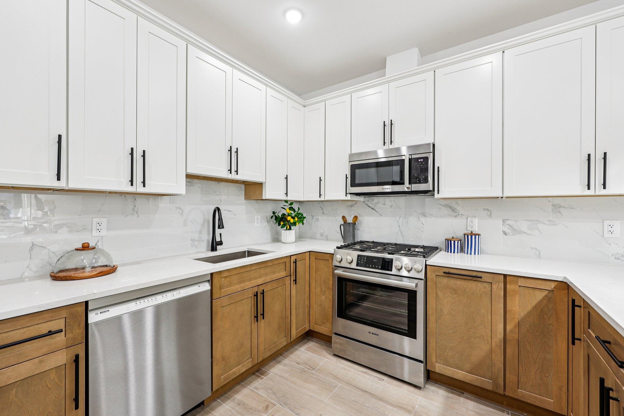 1003 SUMMIT AVE Unit: 1