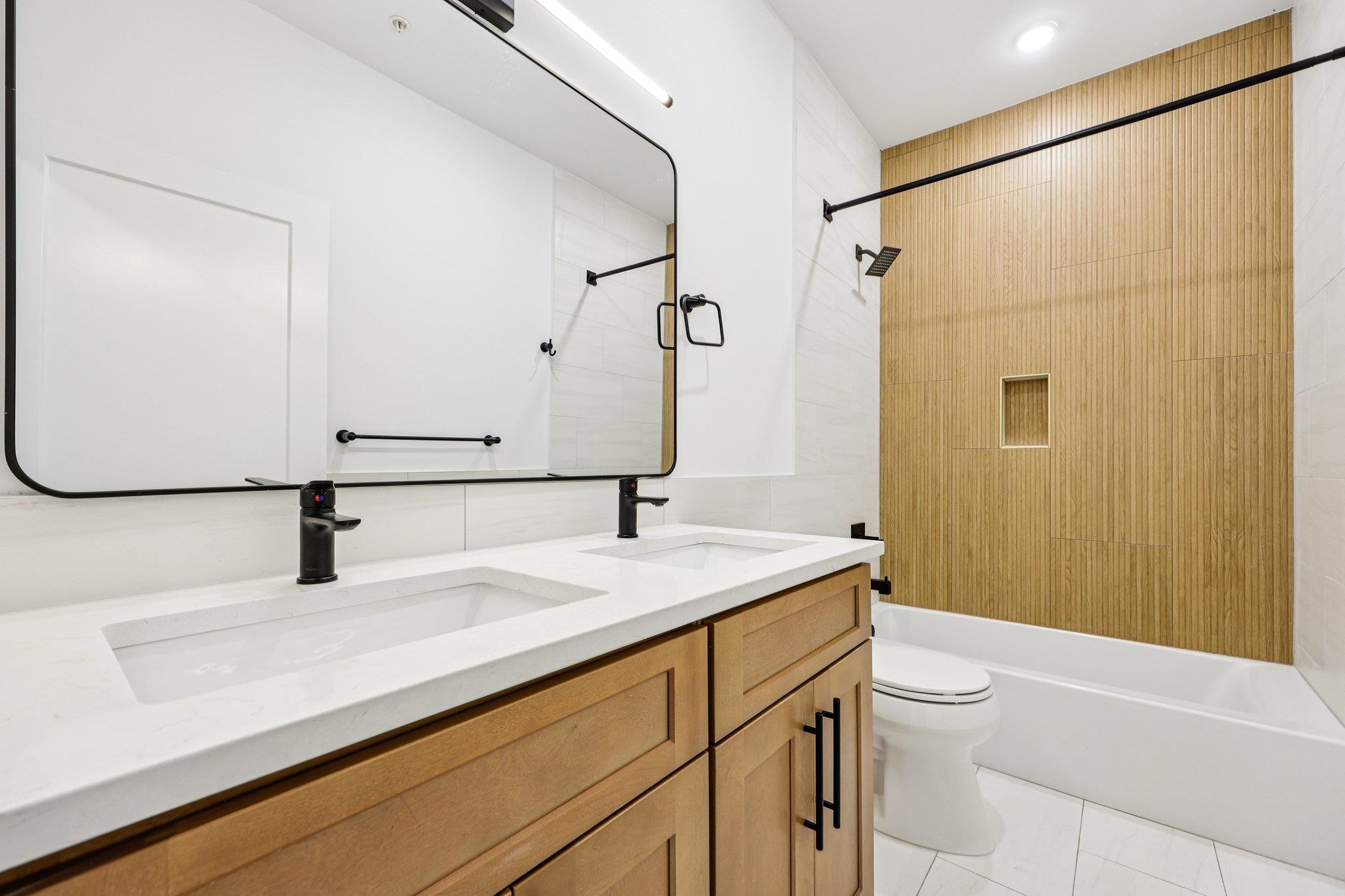 1003 SUMMIT AVE Unit: 1