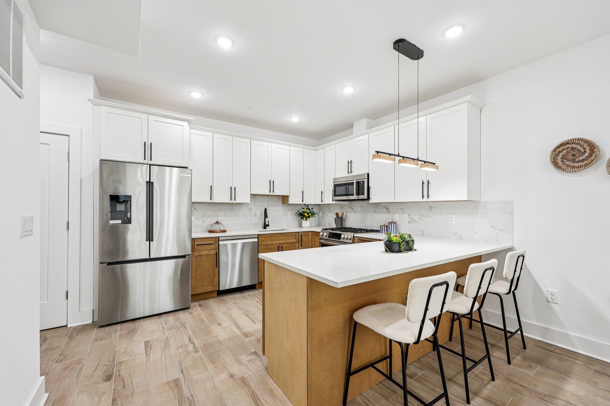 1003 SUMMIT AVE Unit: 1