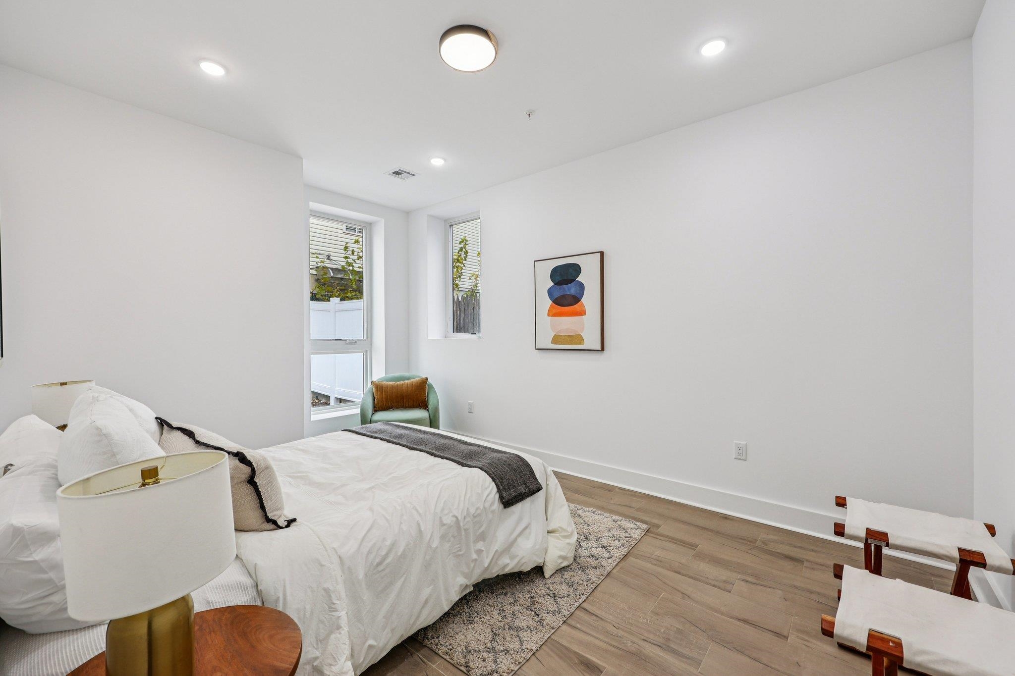 1003 SUMMIT AVE Unit: 1