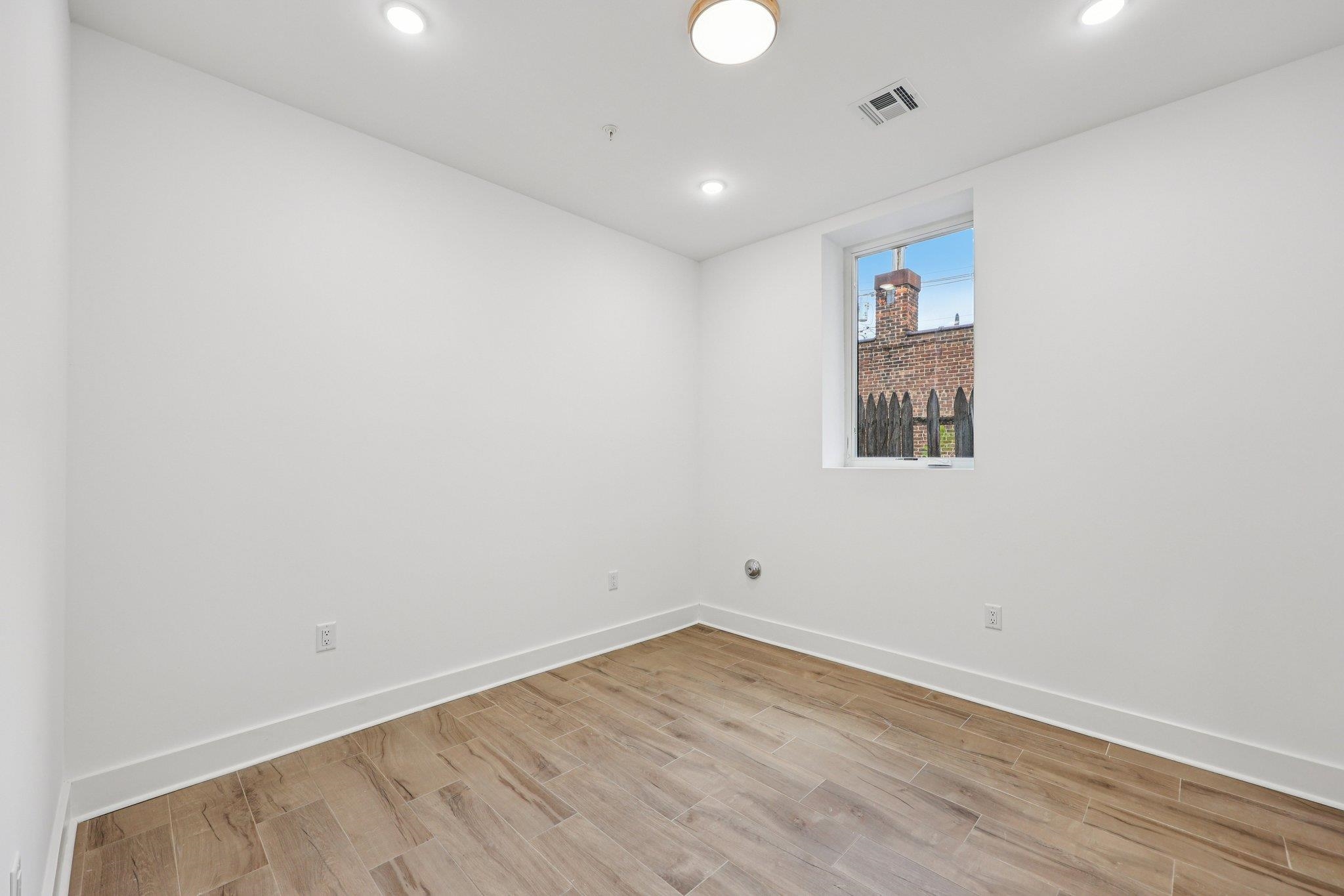 1003 SUMMIT AVE Unit: 1