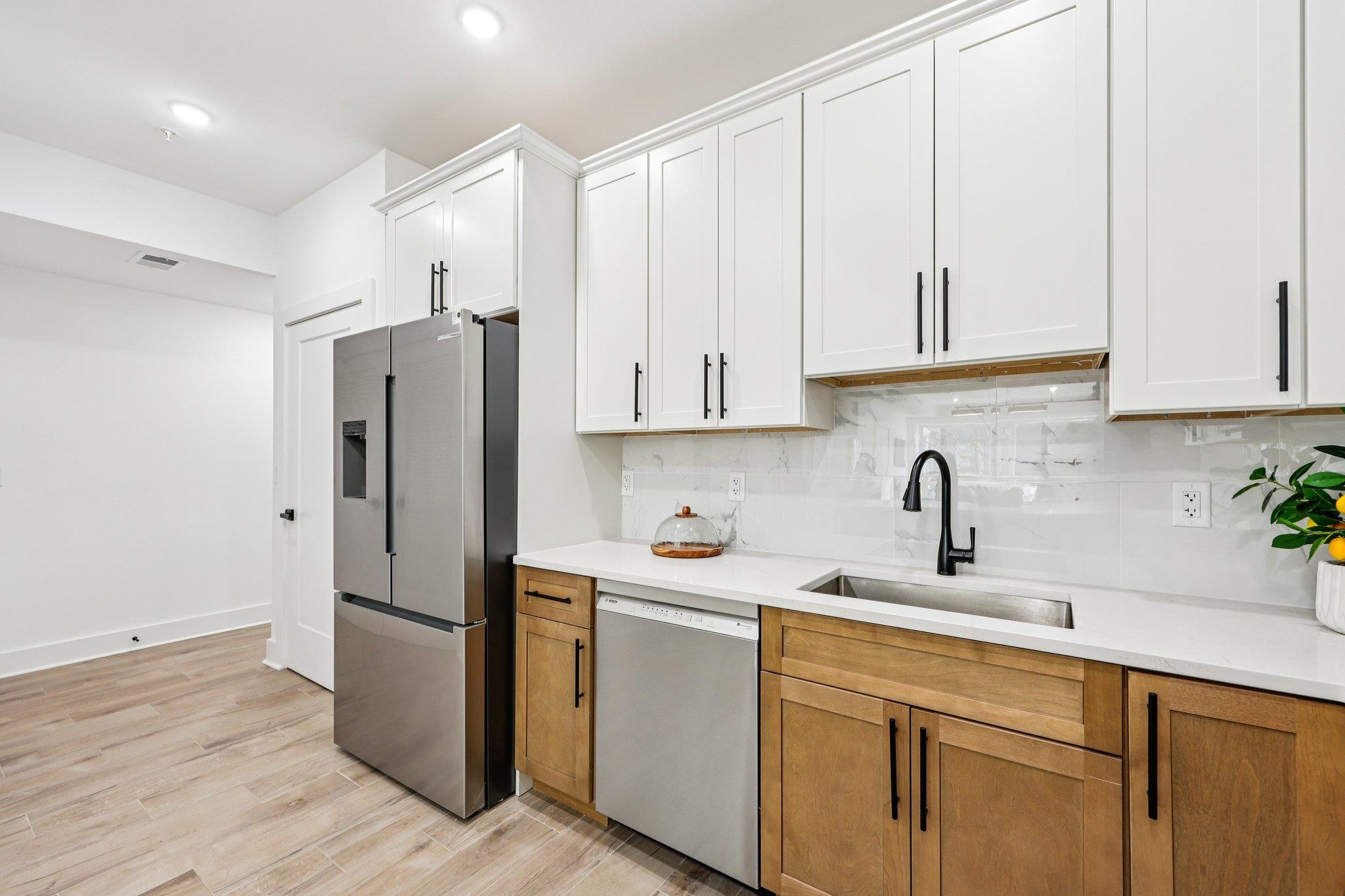 1003 SUMMIT AVE Unit: 1