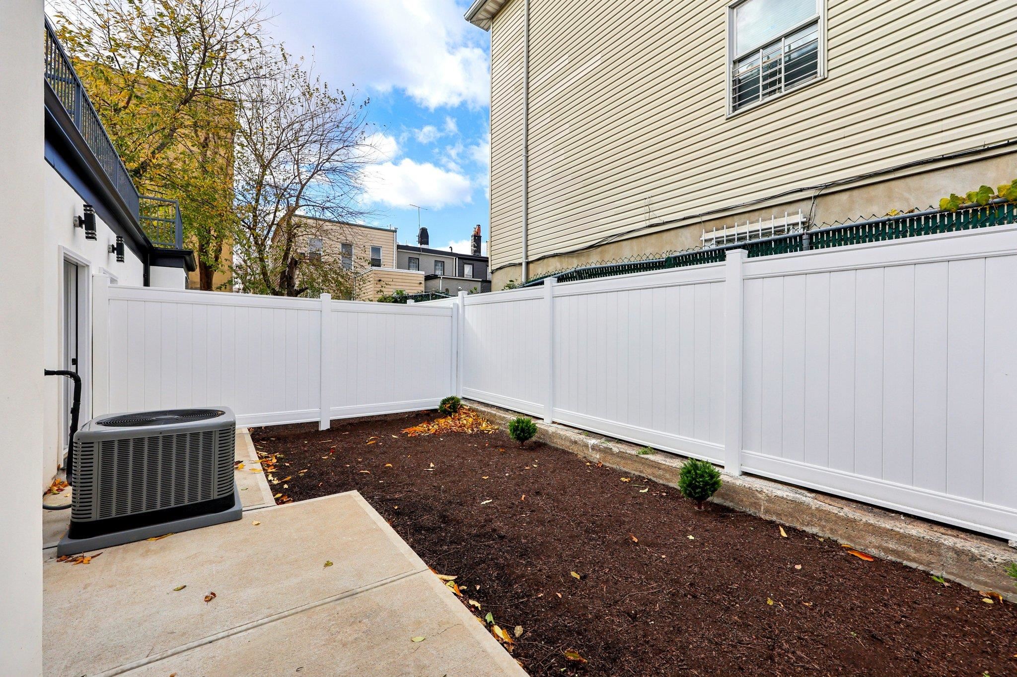 1003 SUMMIT AVE Unit: 1