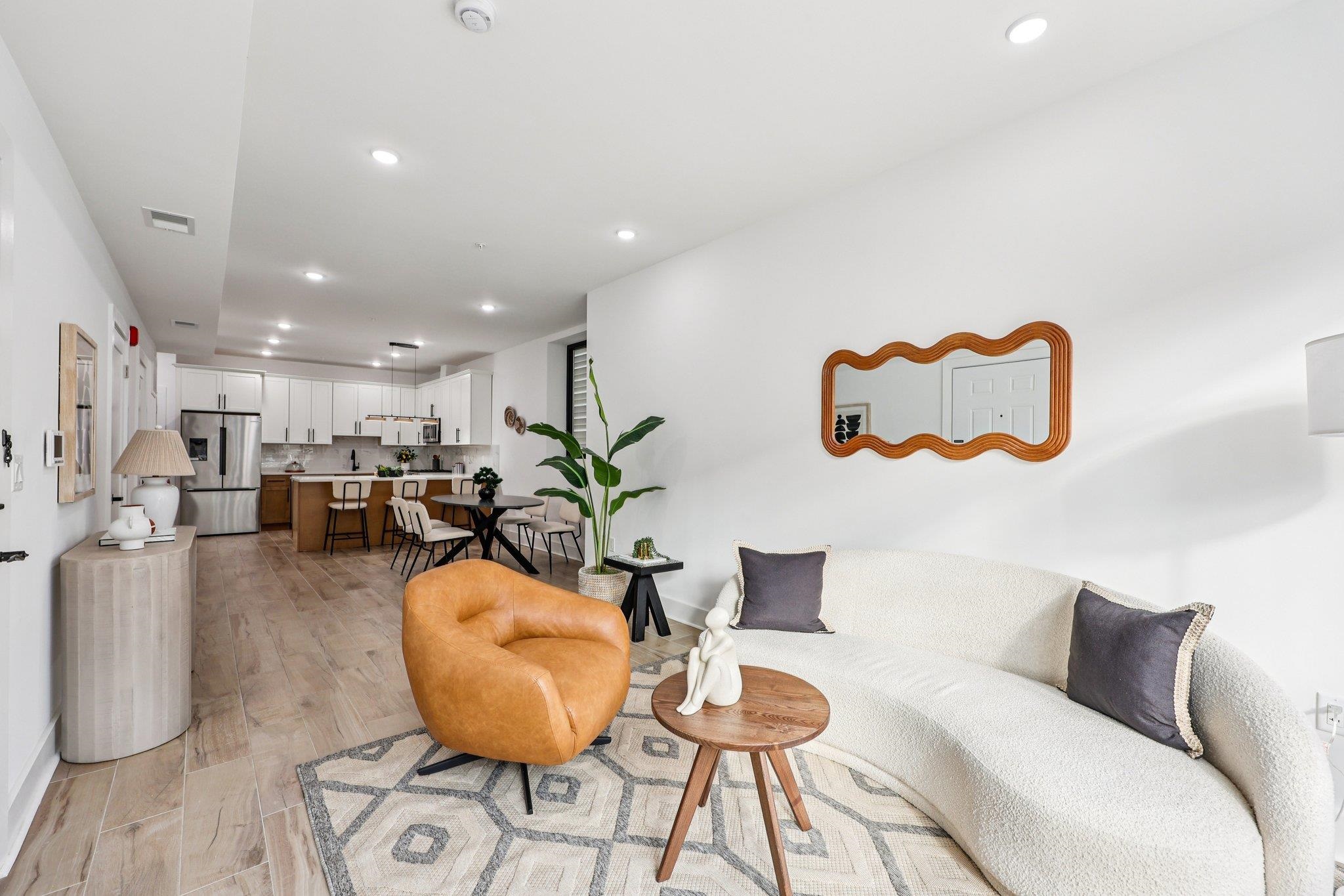 1003 SUMMIT AVE Unit: 1