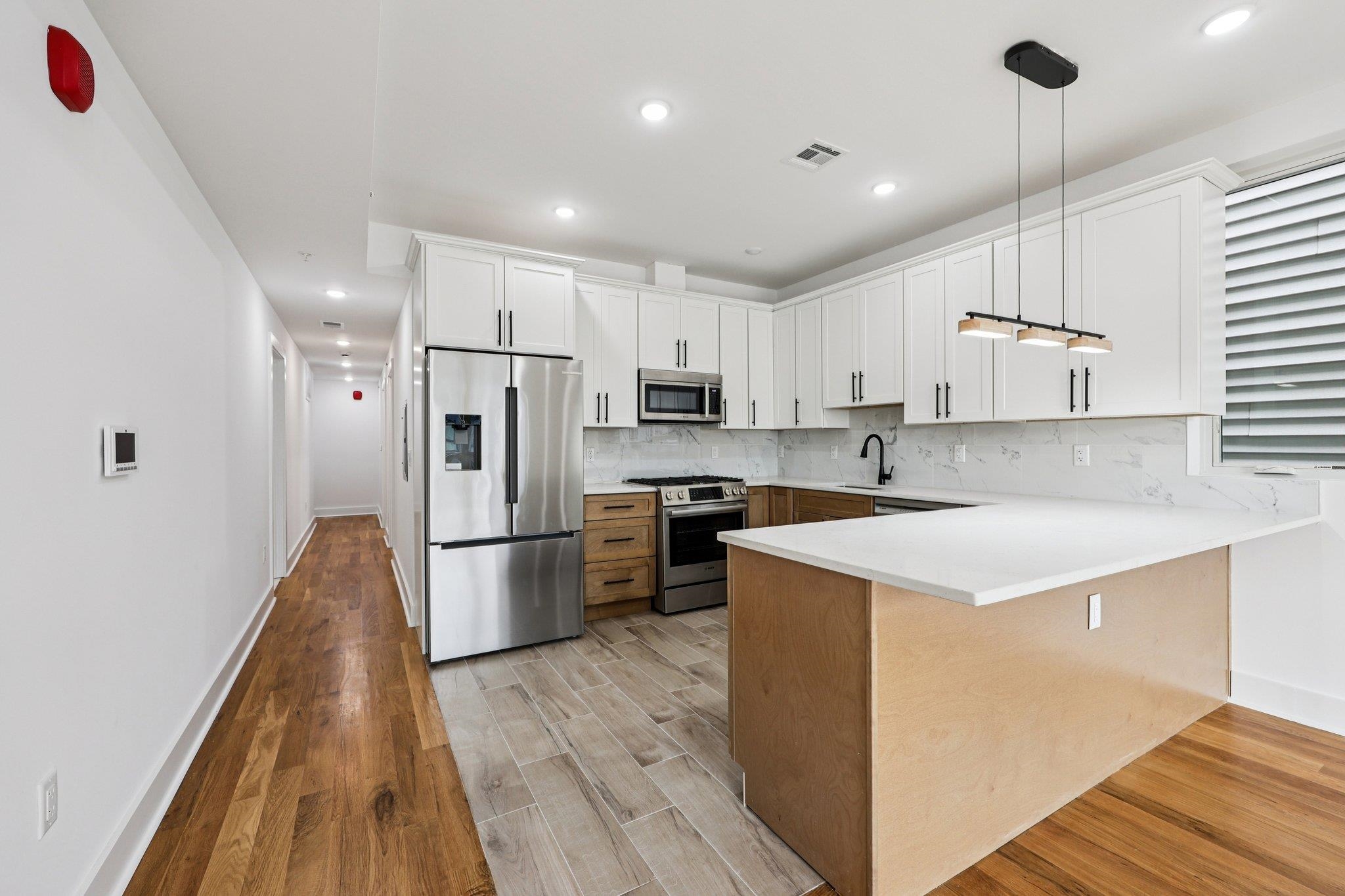 1003 SUMMIT AVE Unit: 3