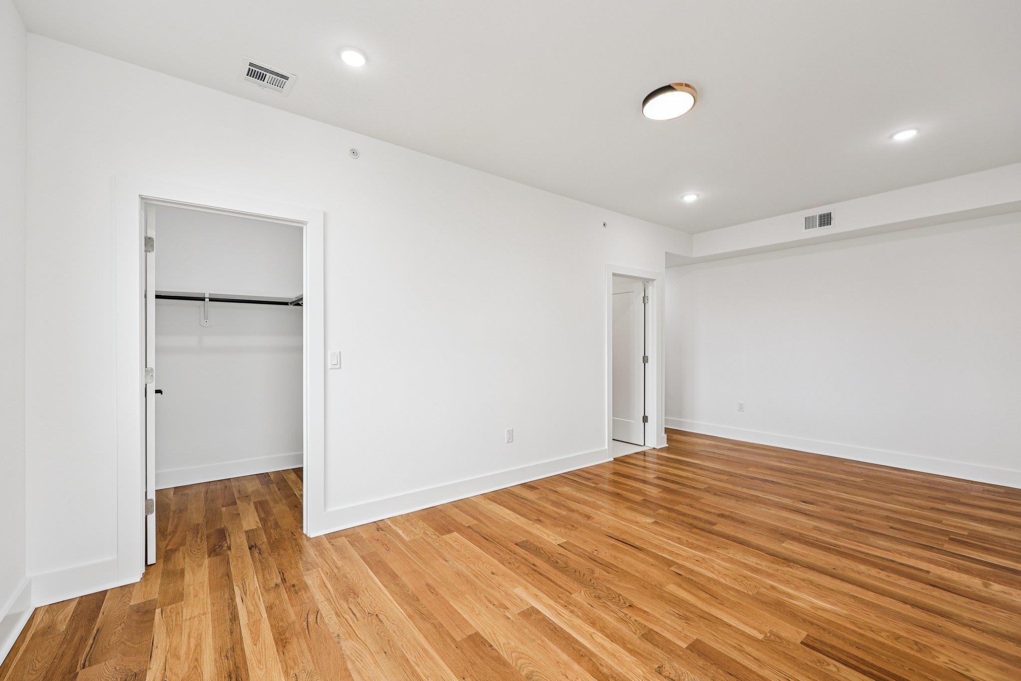 1003 SUMMIT AVE Unit: 3