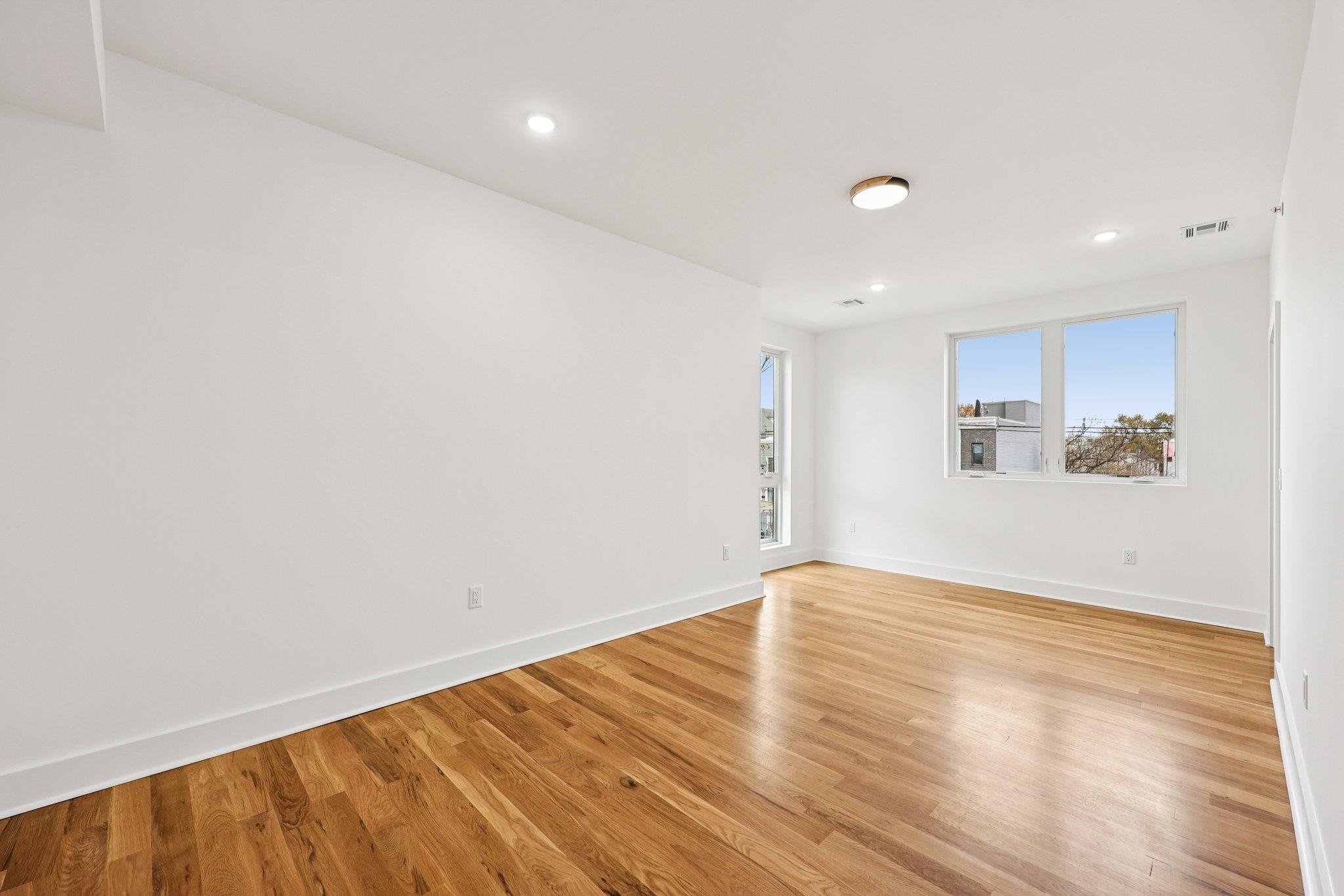 1003 SUMMIT AVE Unit: 3