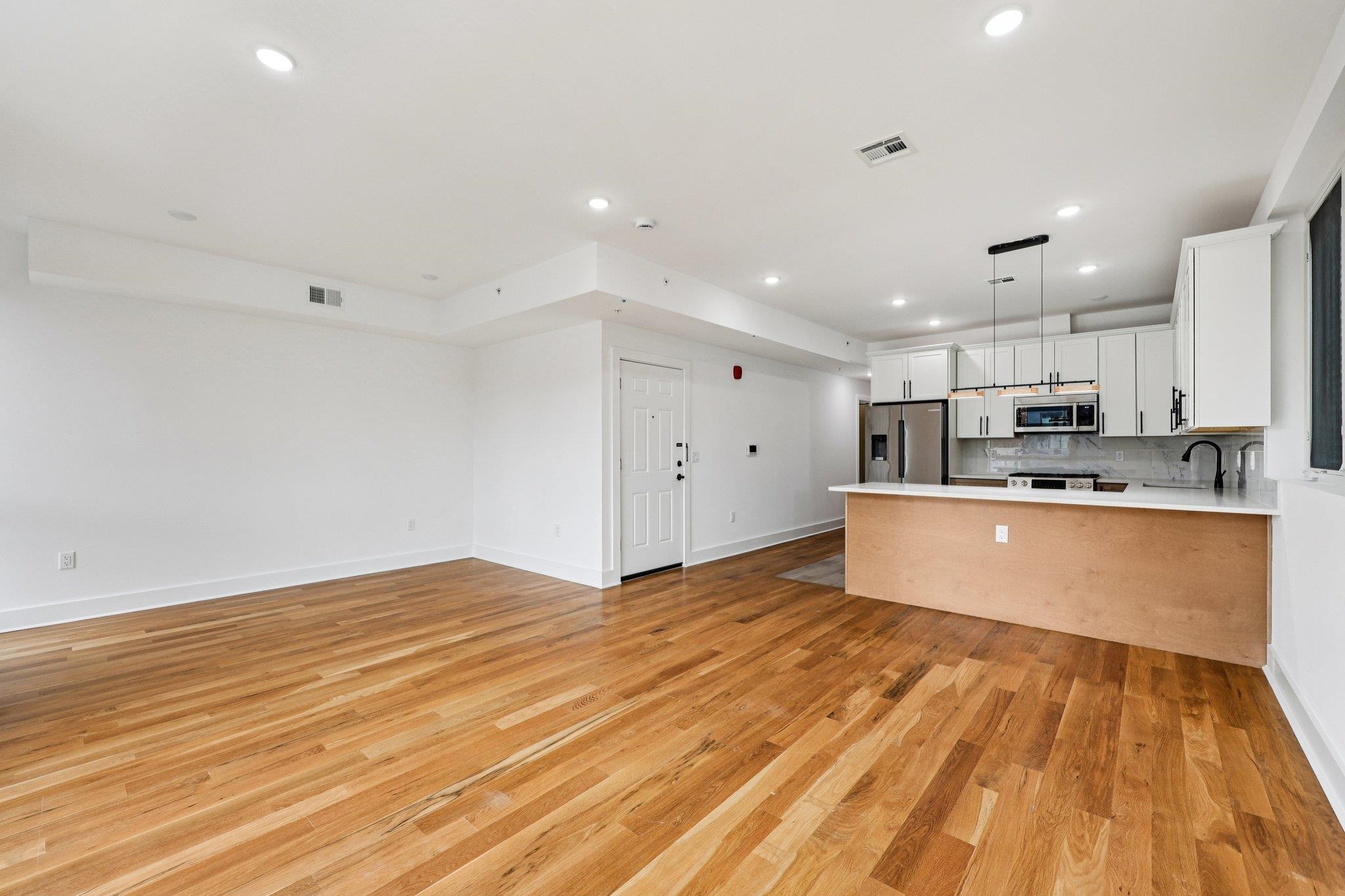 1003 SUMMIT AVE Unit: 3