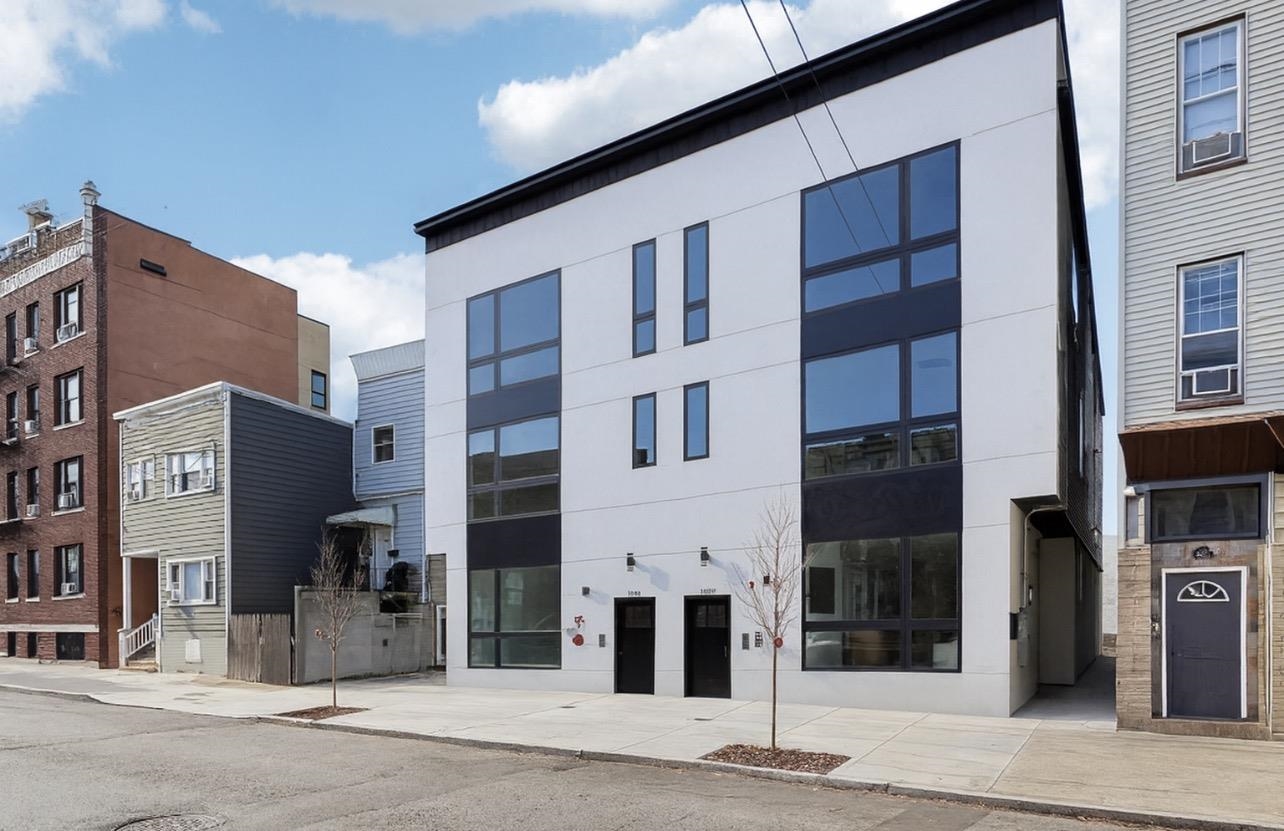 1003 SUMMIT AVE Unit: 3