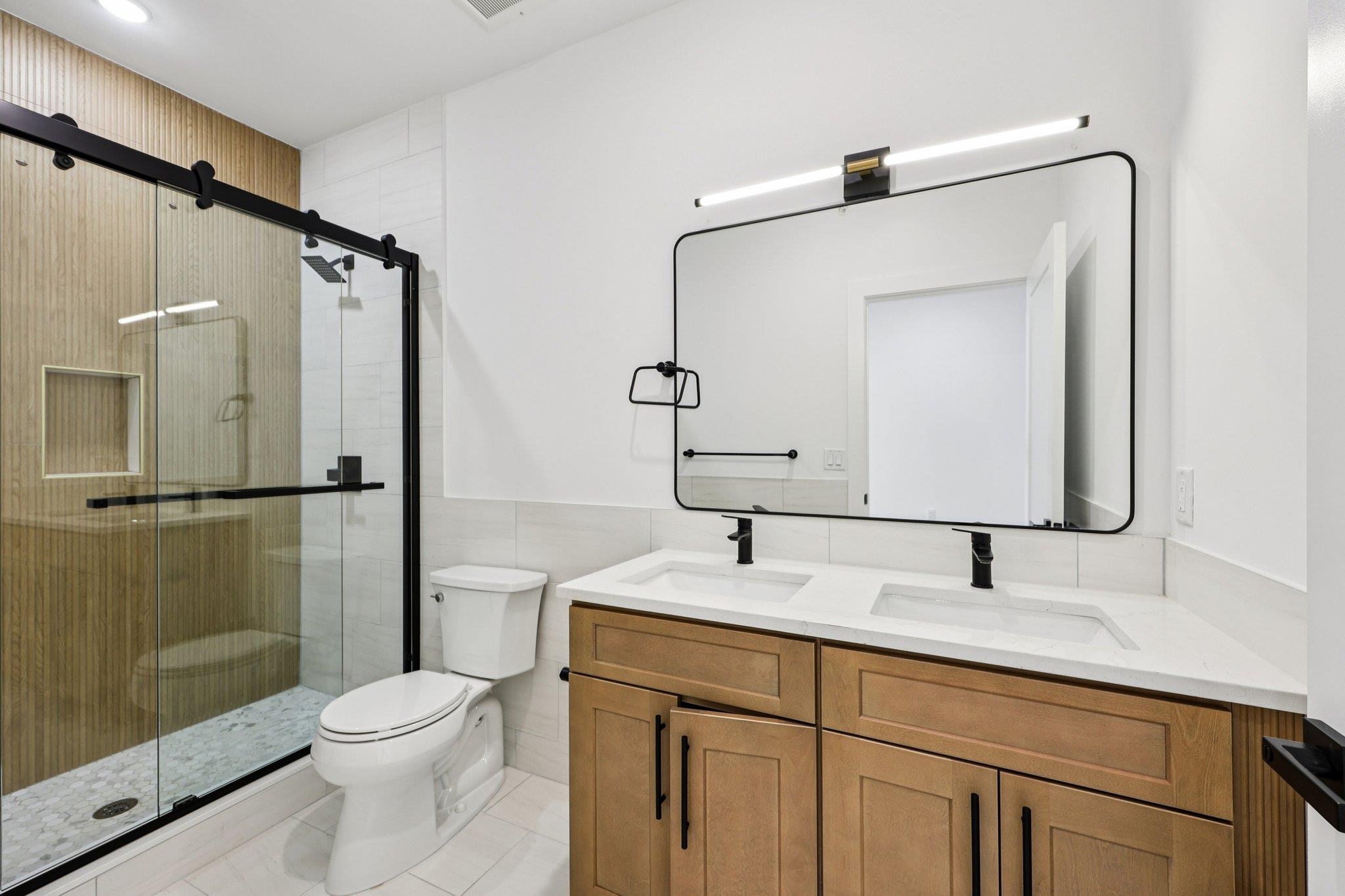 1003 SUMMIT AVE Unit: 3