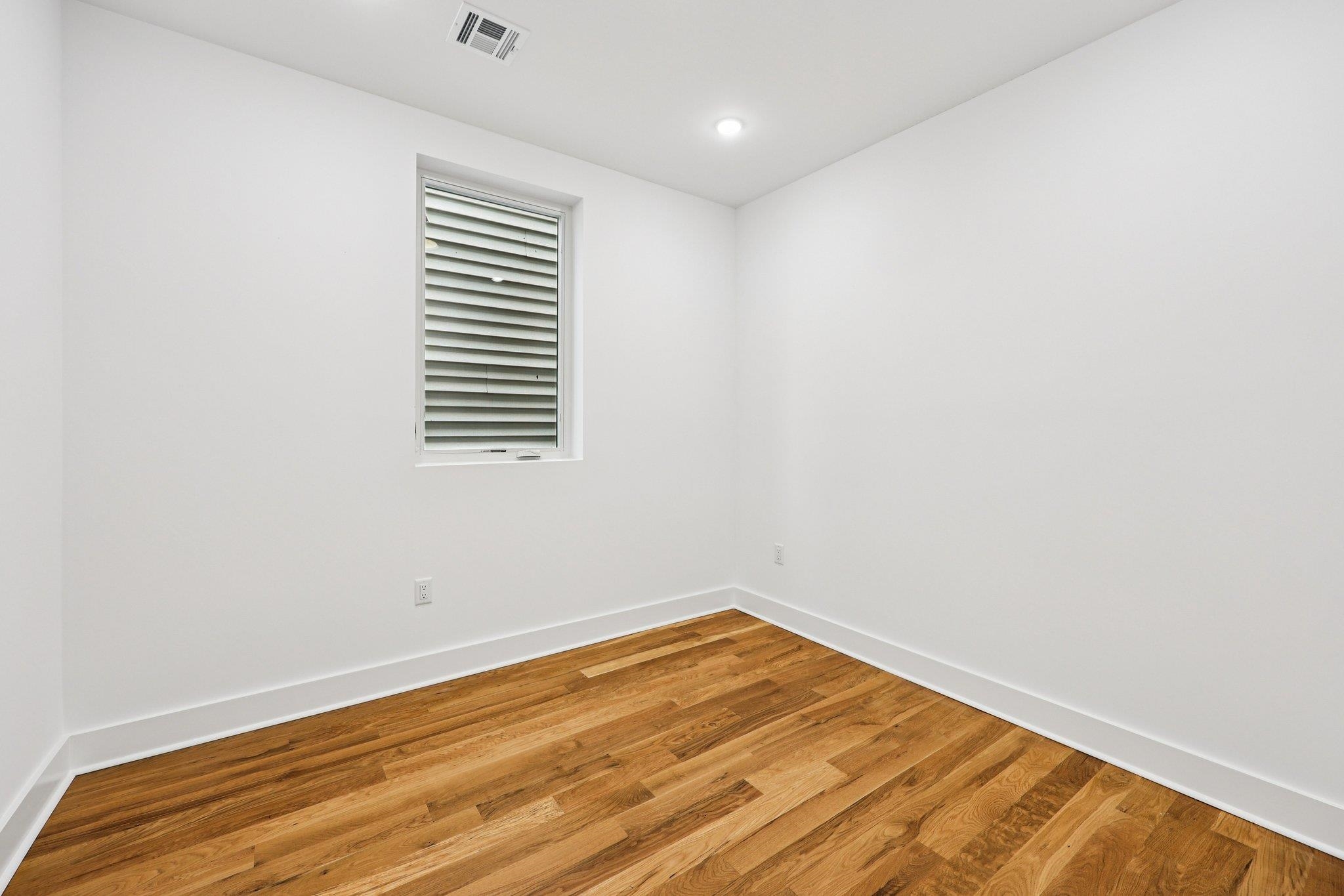 1003 SUMMIT AVE Unit: 3