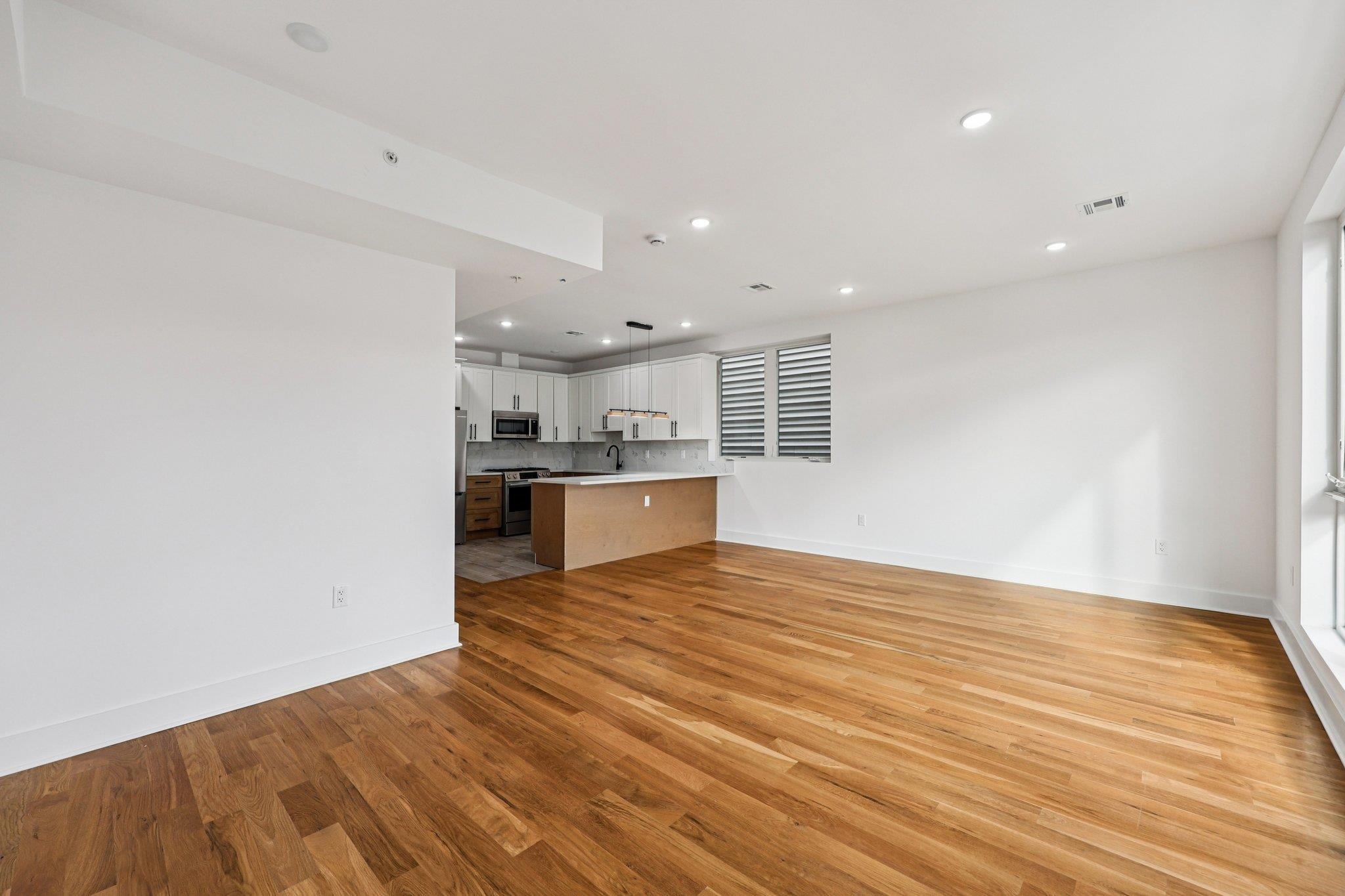 1003 SUMMIT AVE Unit: 3