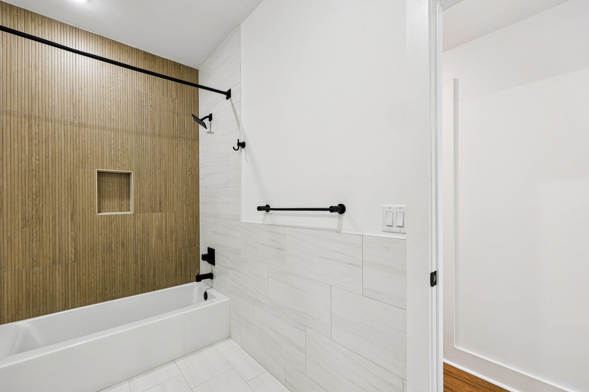 1003 SUMMIT AVE Unit: 3