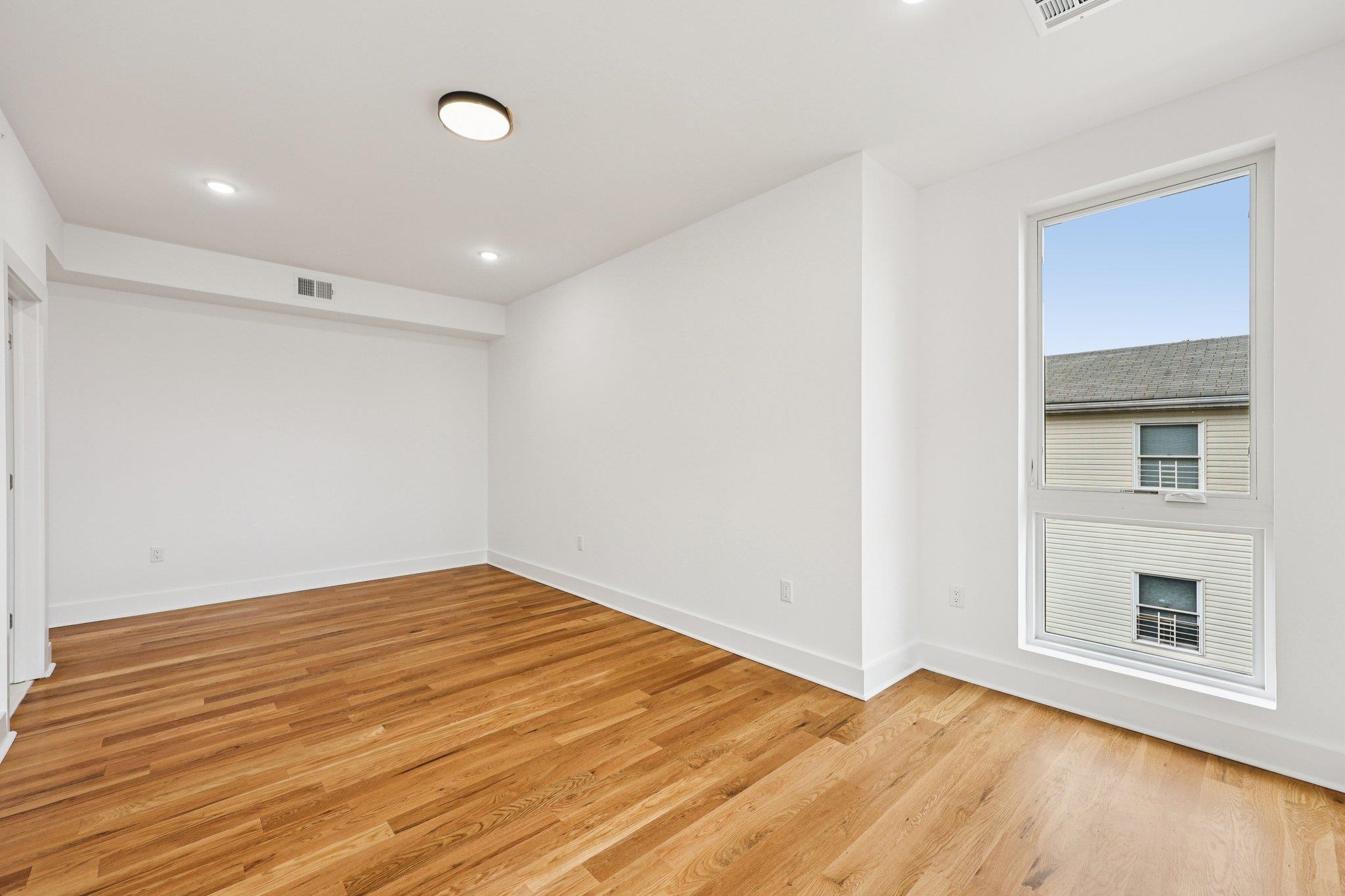 1003 SUMMIT AVE Unit: 3