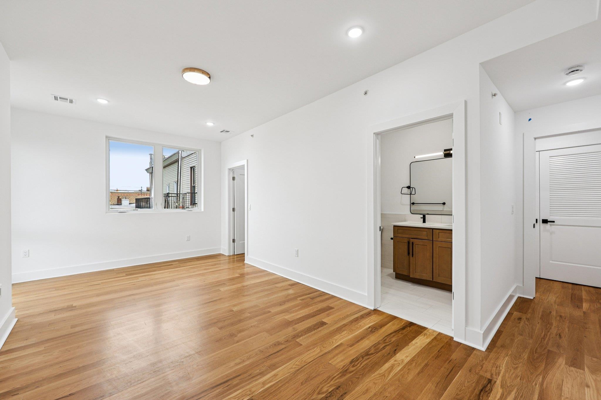 1003 SUMMIT AVE Unit: 3