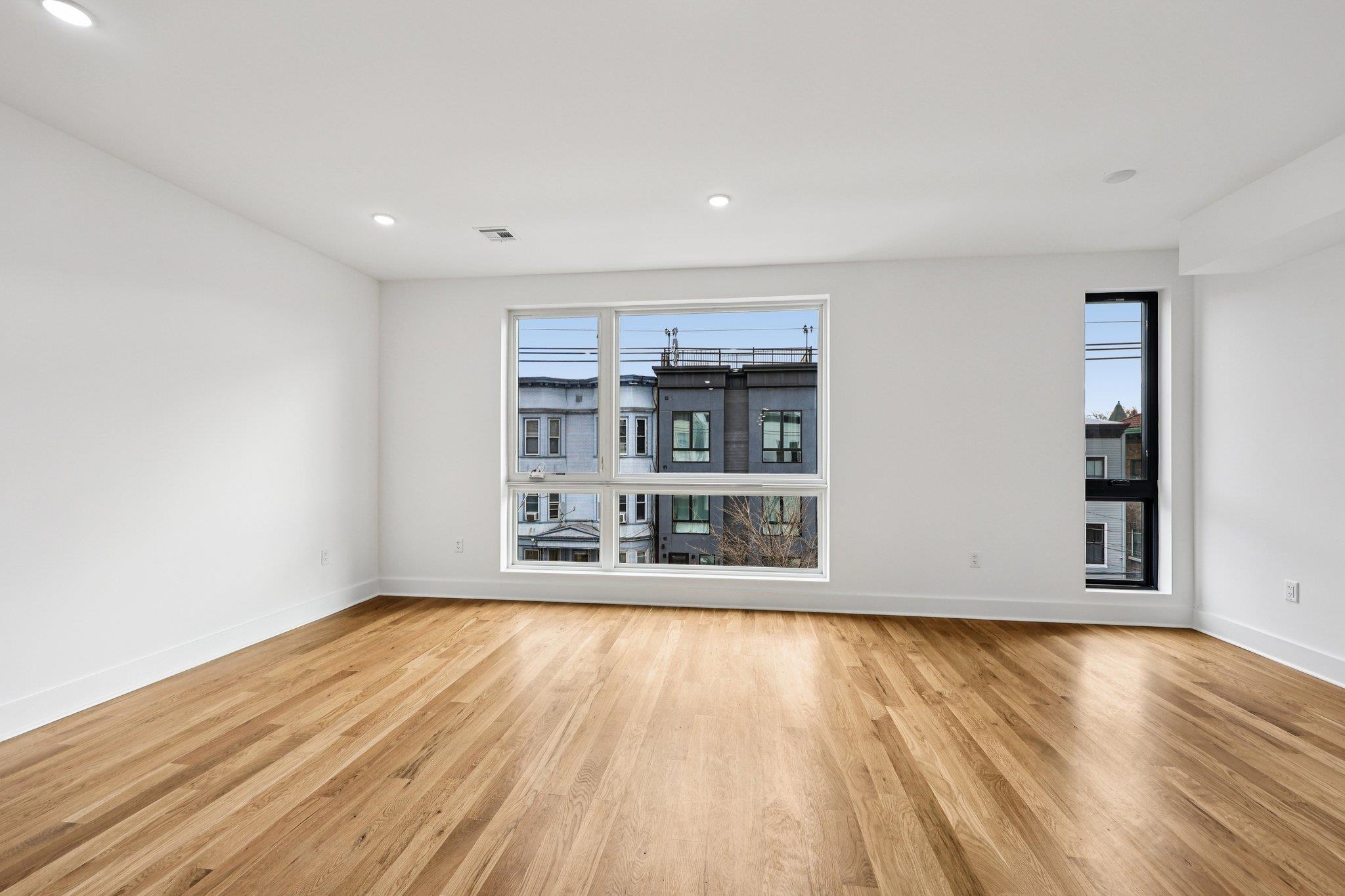 1003 SUMMIT AVE Unit: 3