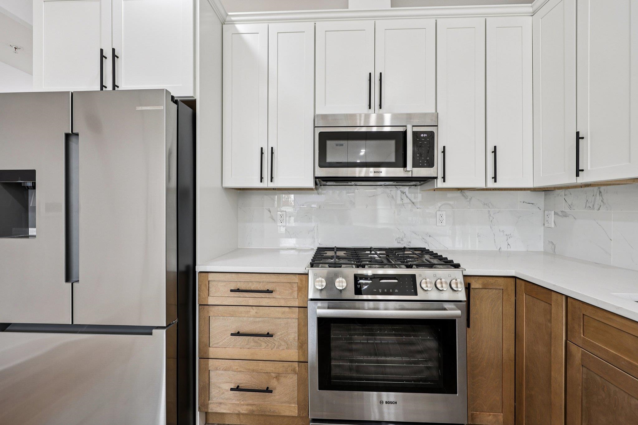 1003 SUMMIT AVE Unit: 3