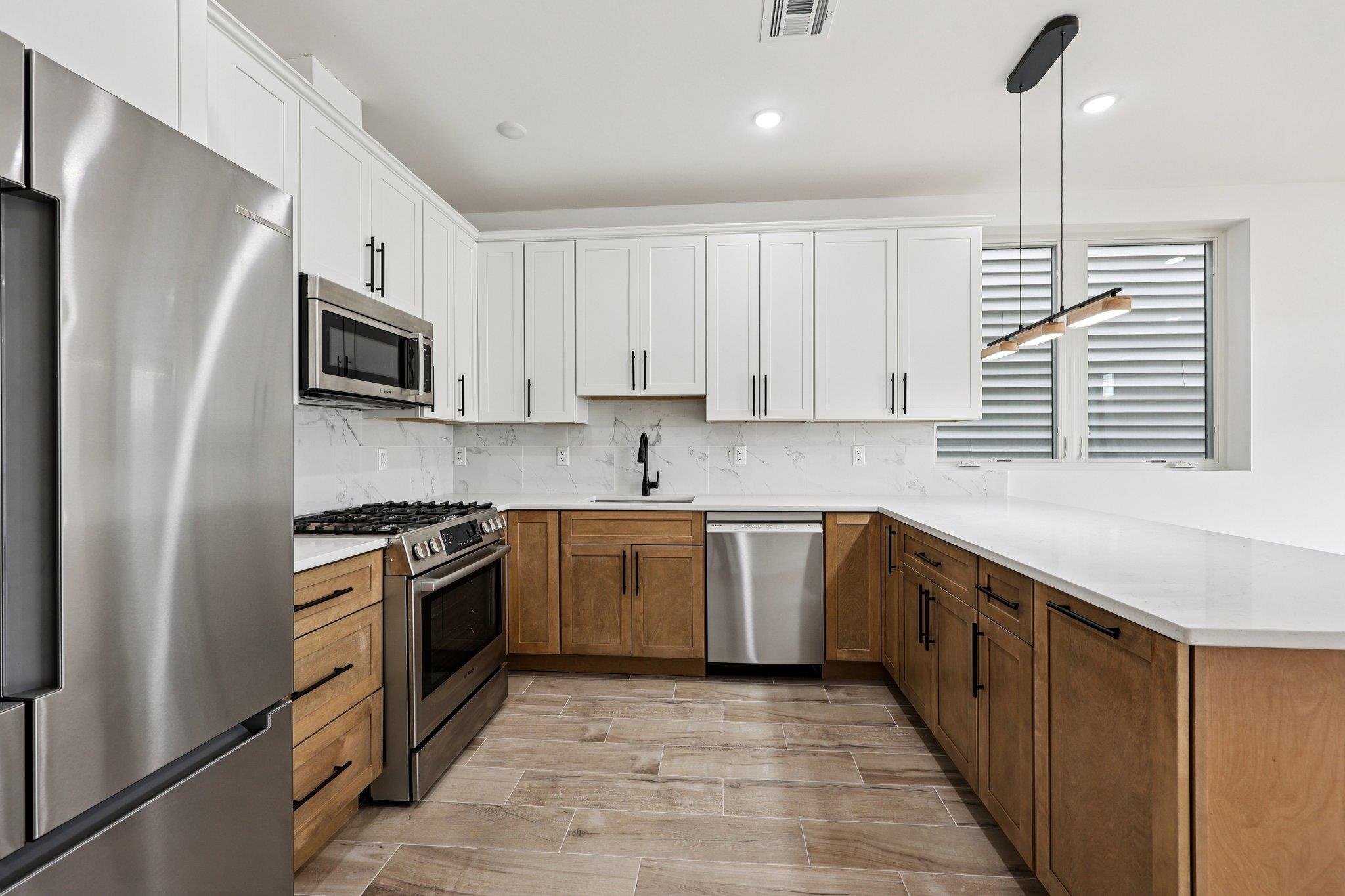 1003 SUMMIT AVE Unit: 3