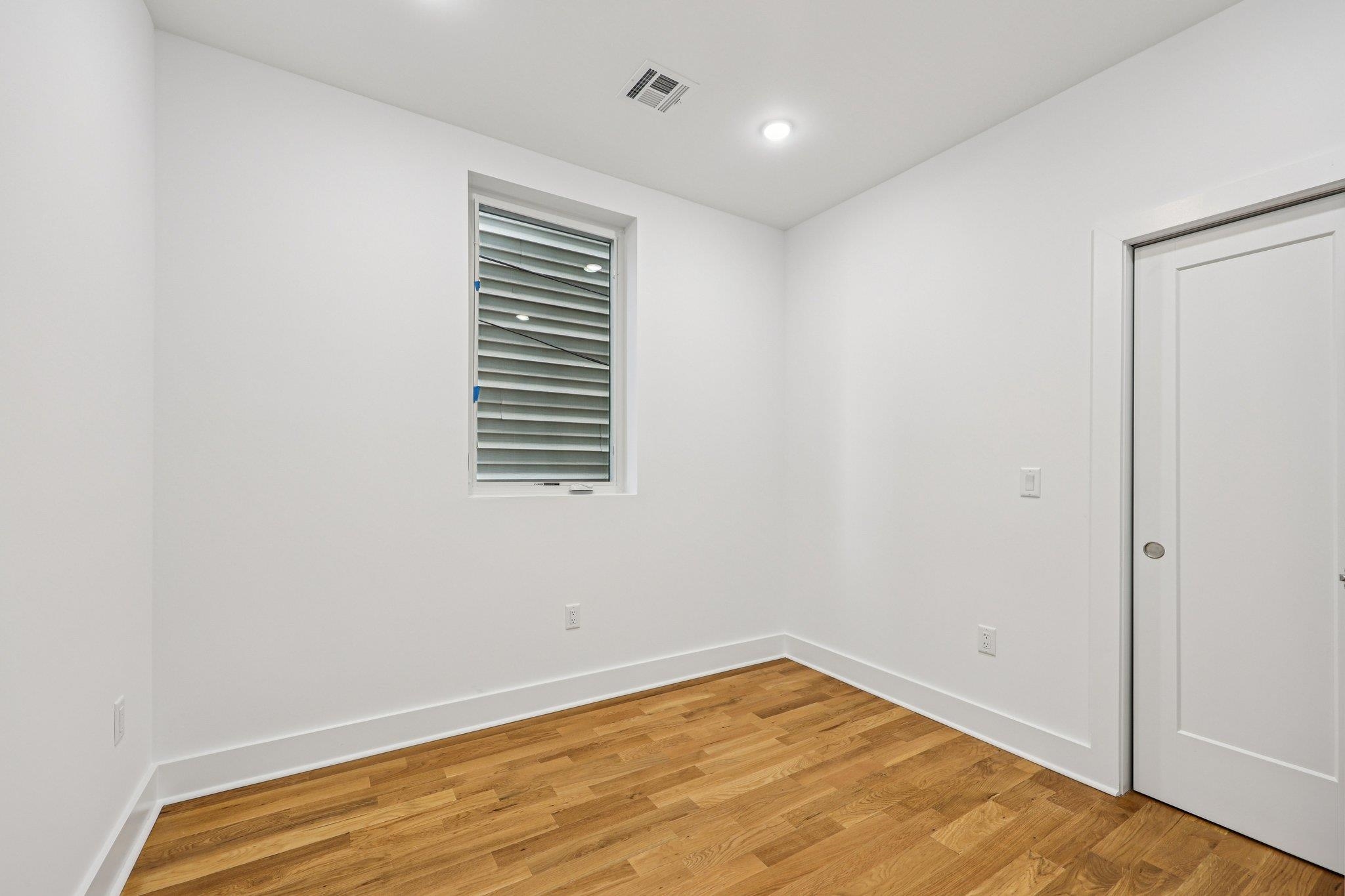 1003 SUMMIT AVE Unit: 2