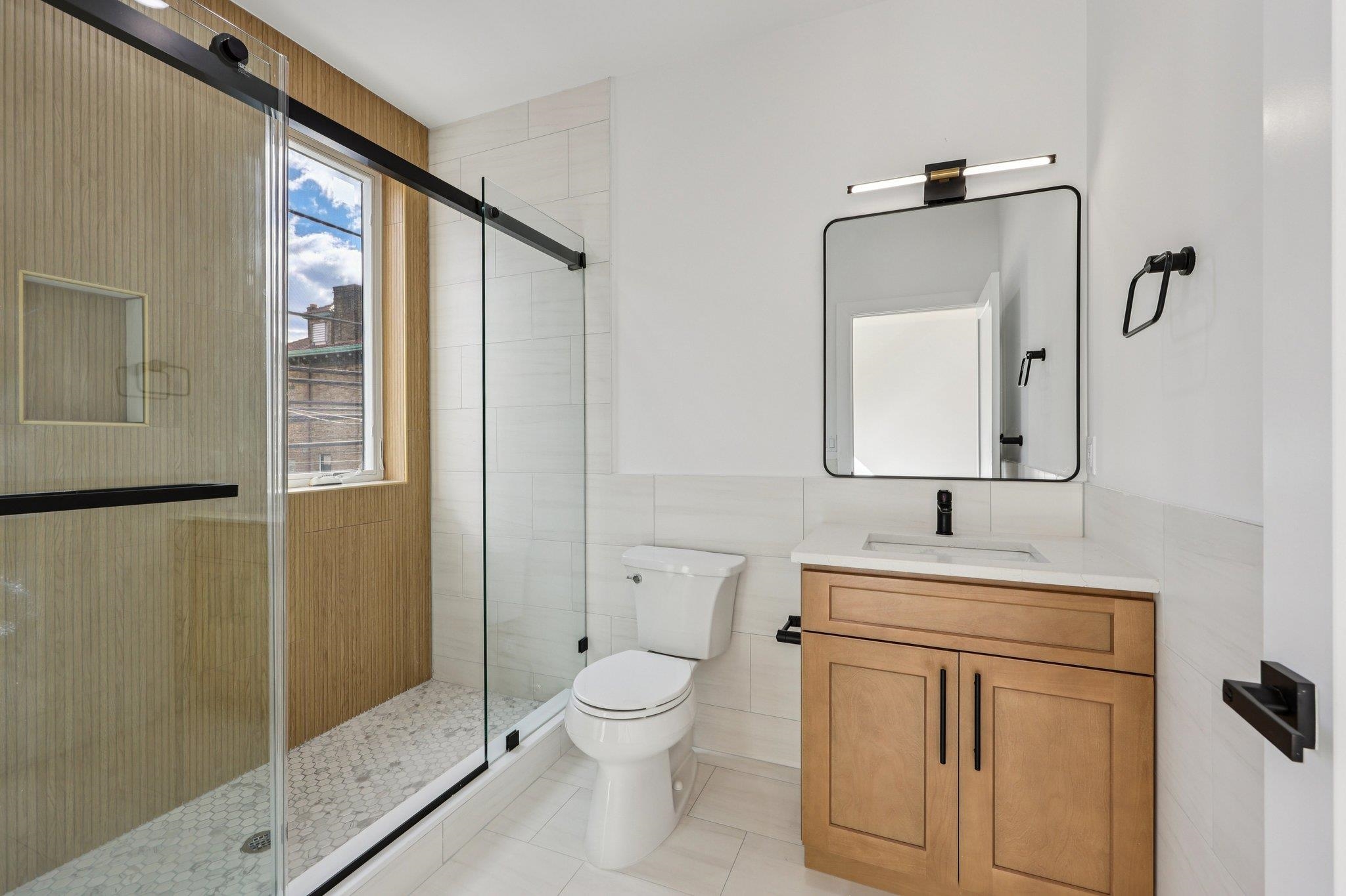 1003 SUMMIT AVE Unit: 2